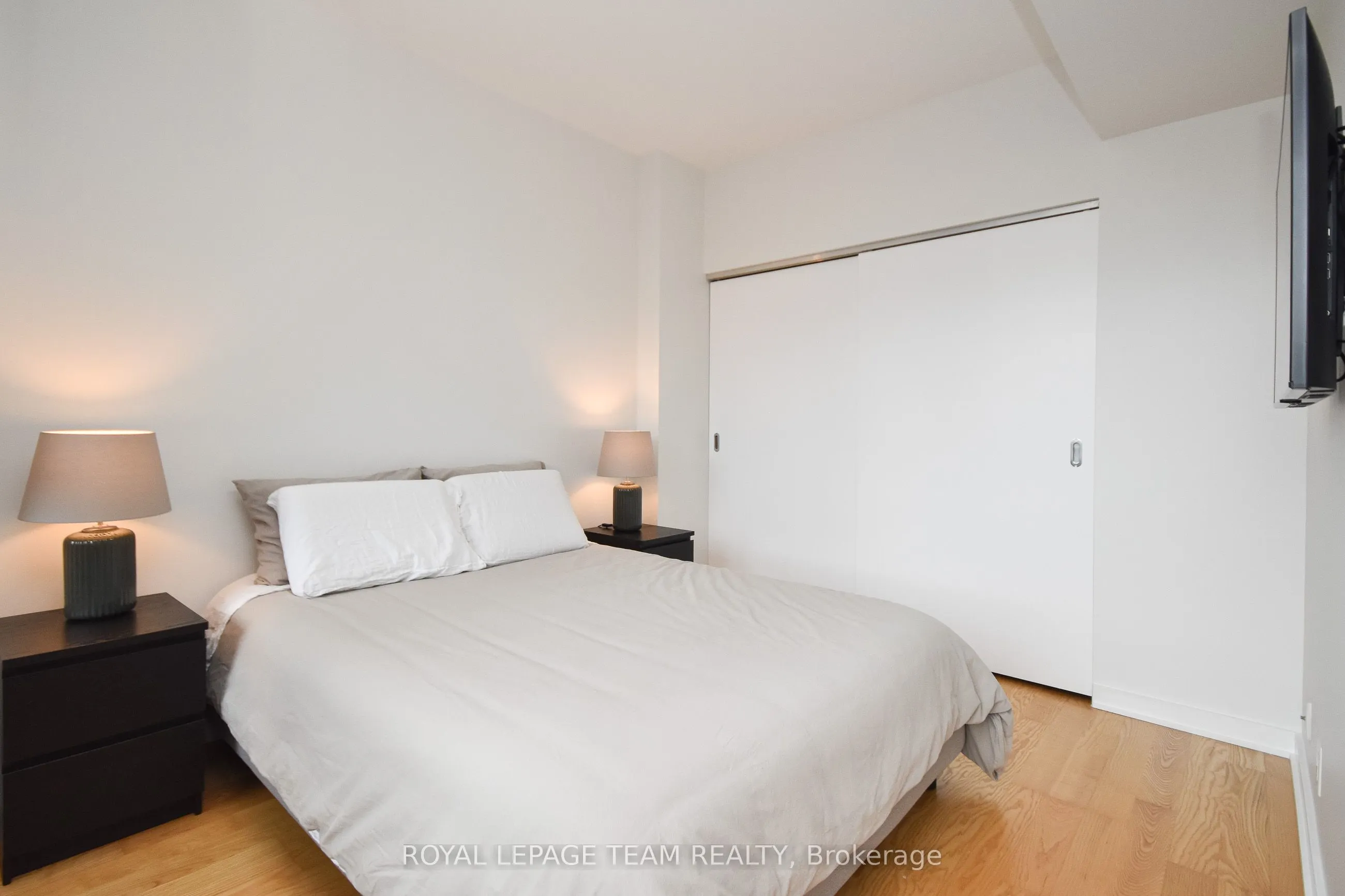 324 Laurier Avenue W, #1206