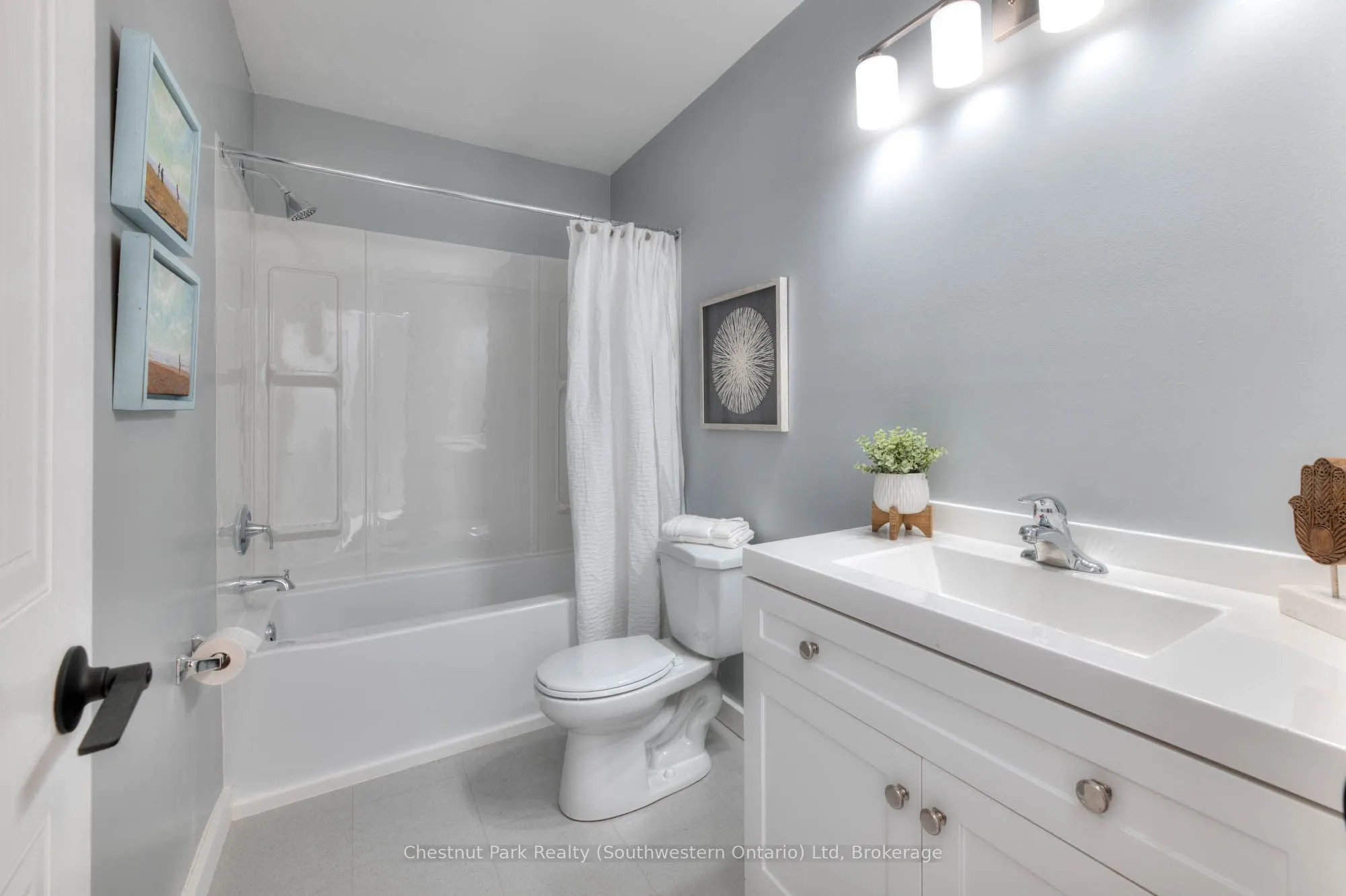 100 Inkerman Street, #8