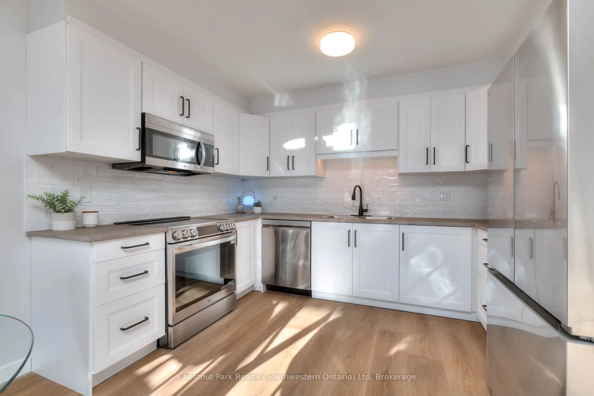 100 Inkerman Street, #8