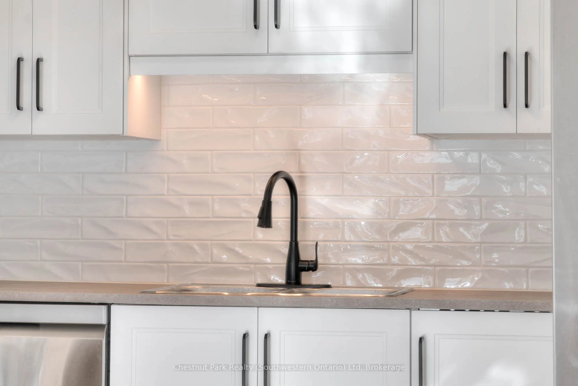 100 Inkerman Street, #8