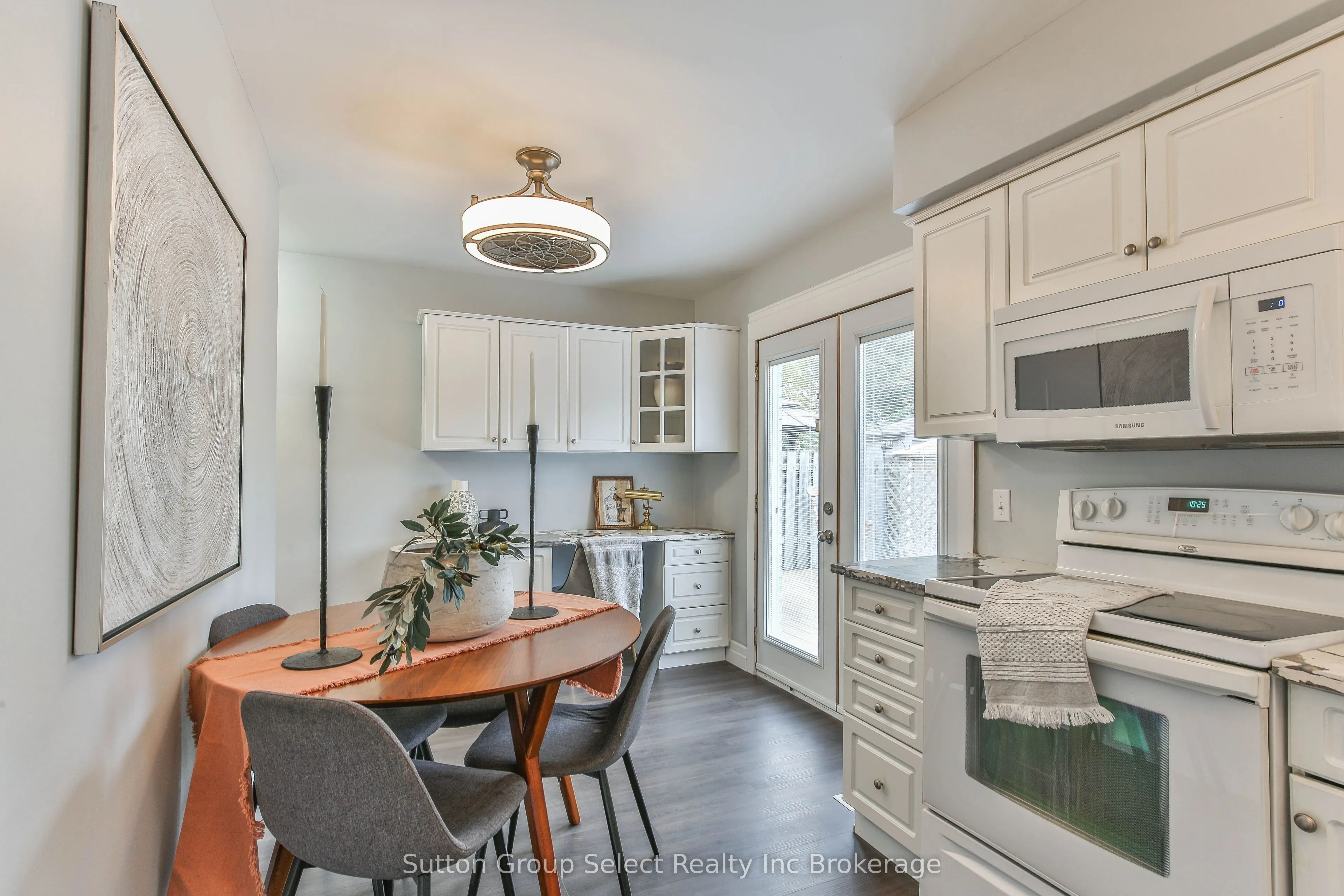 1009 A Nesbitt Crescent