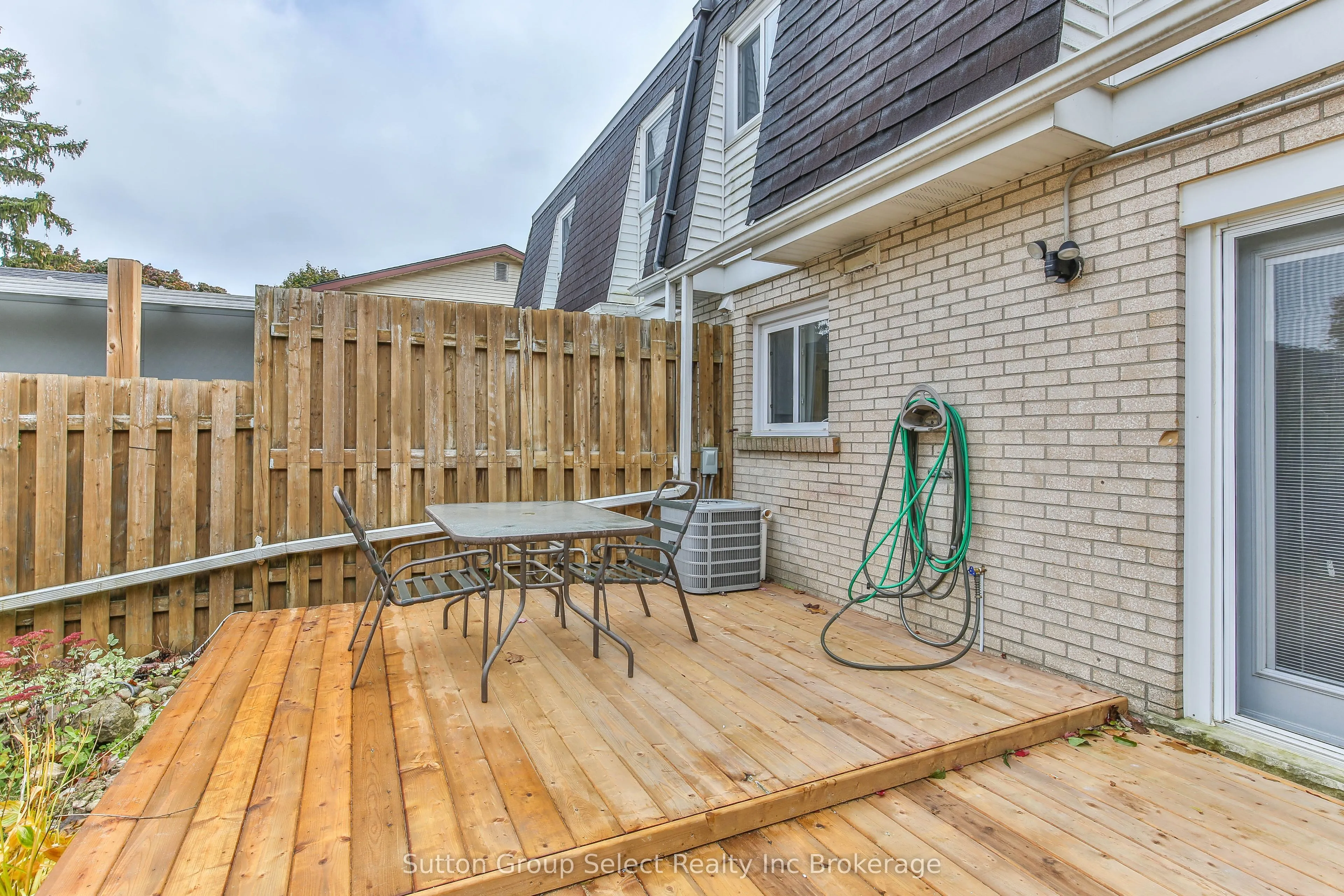 1009 A Nesbitt Crescent