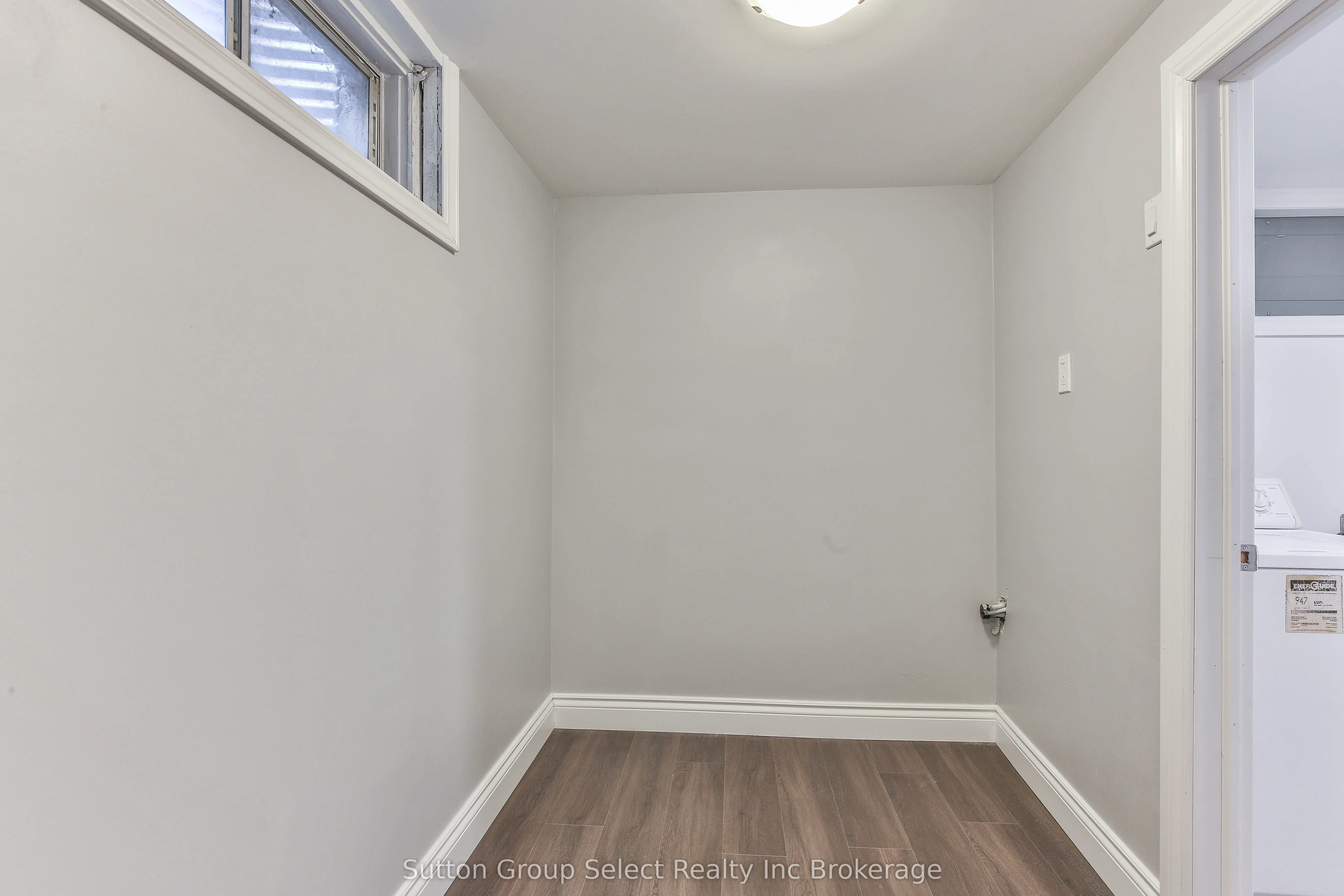 1009 A Nesbitt Crescent