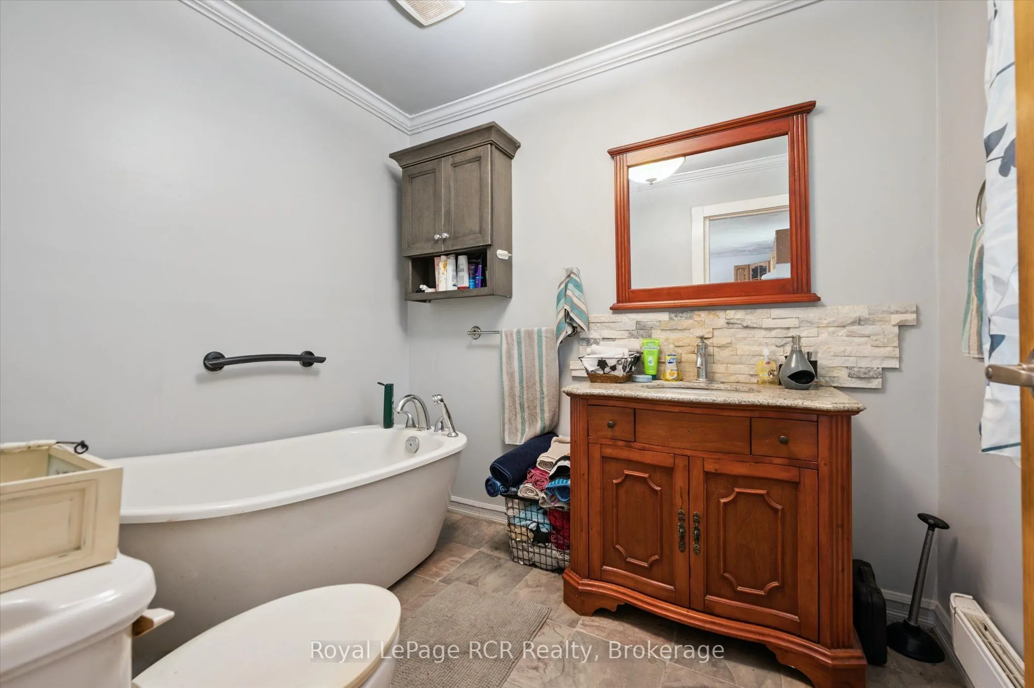 240 Egremont Street N