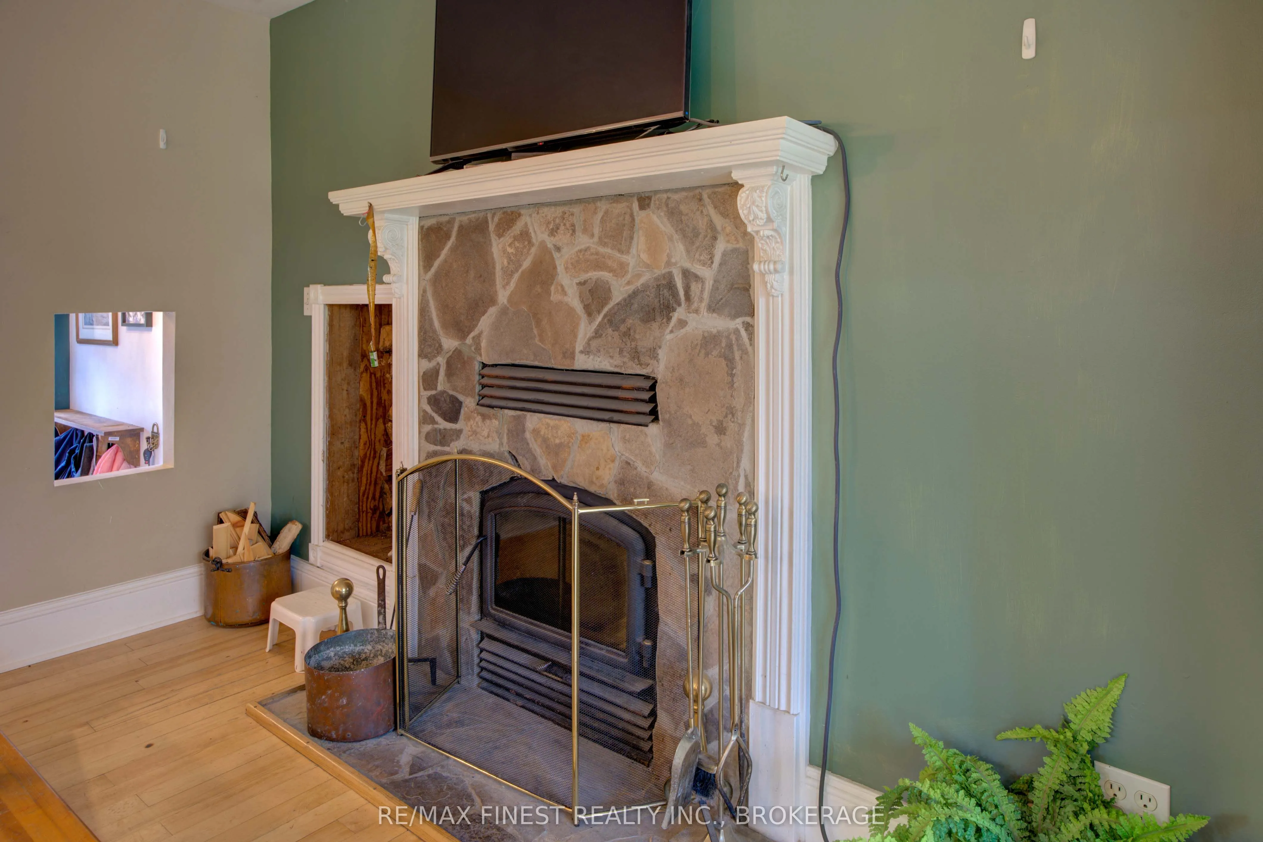 1128 Elizabeth Street