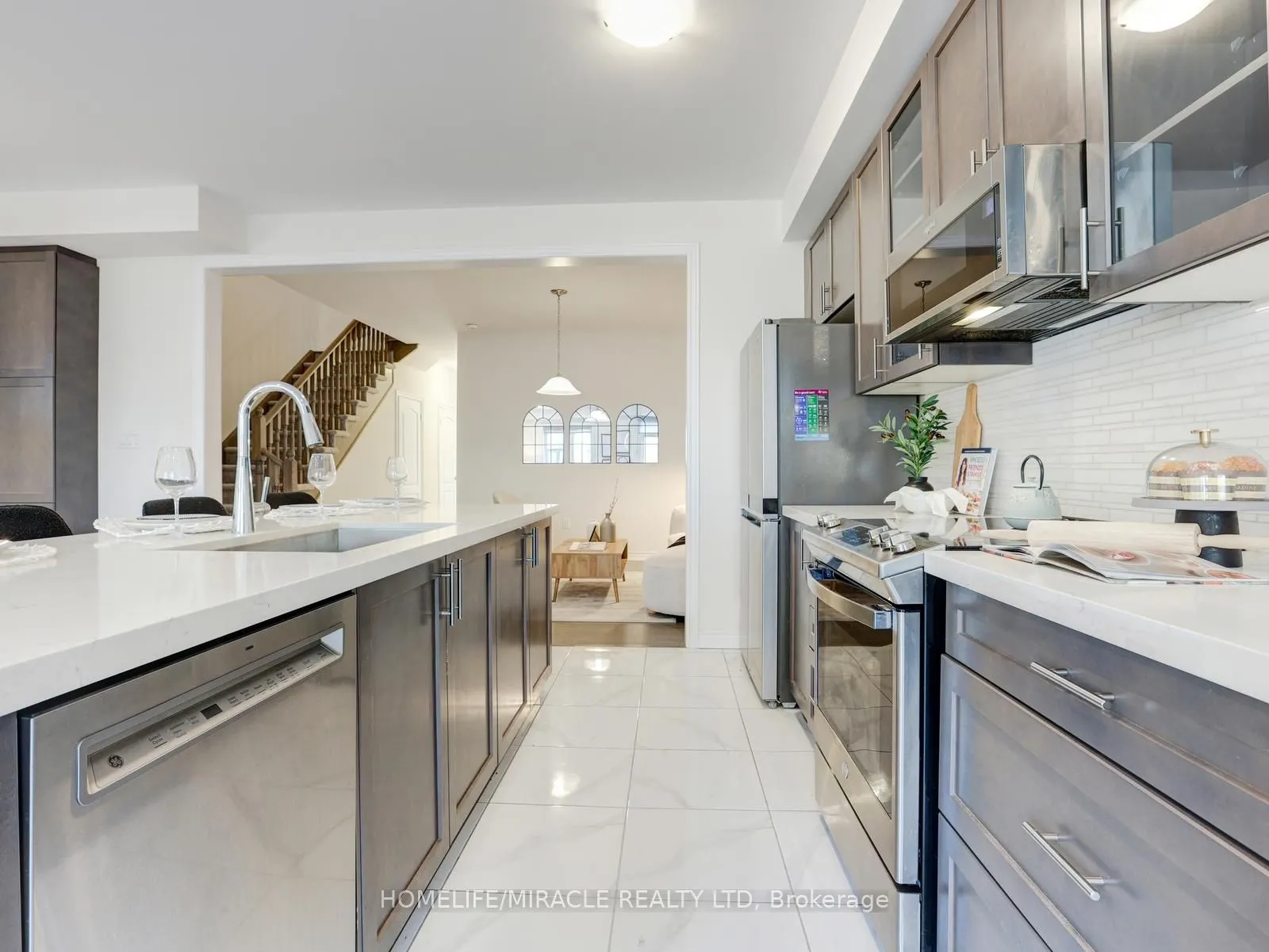 166 Deerpath Drive, #100