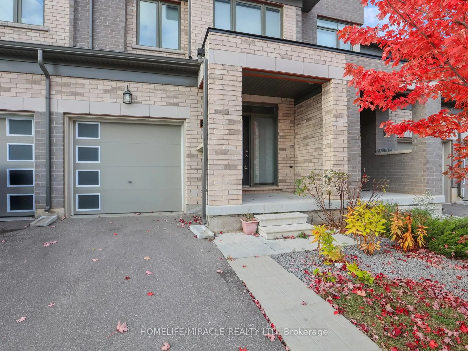 166 Deerpath Drive, #100