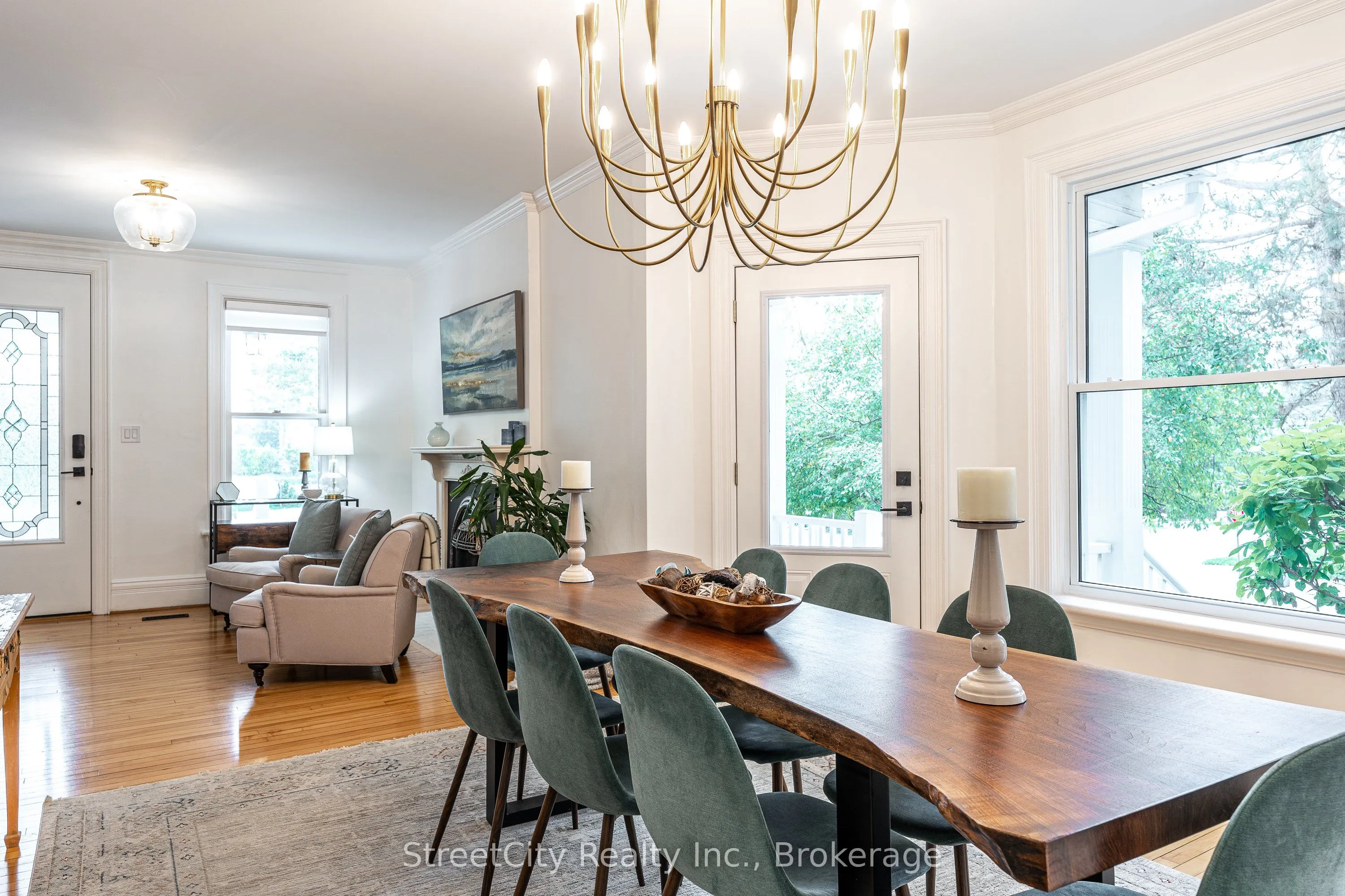 18 Waterloo Street N