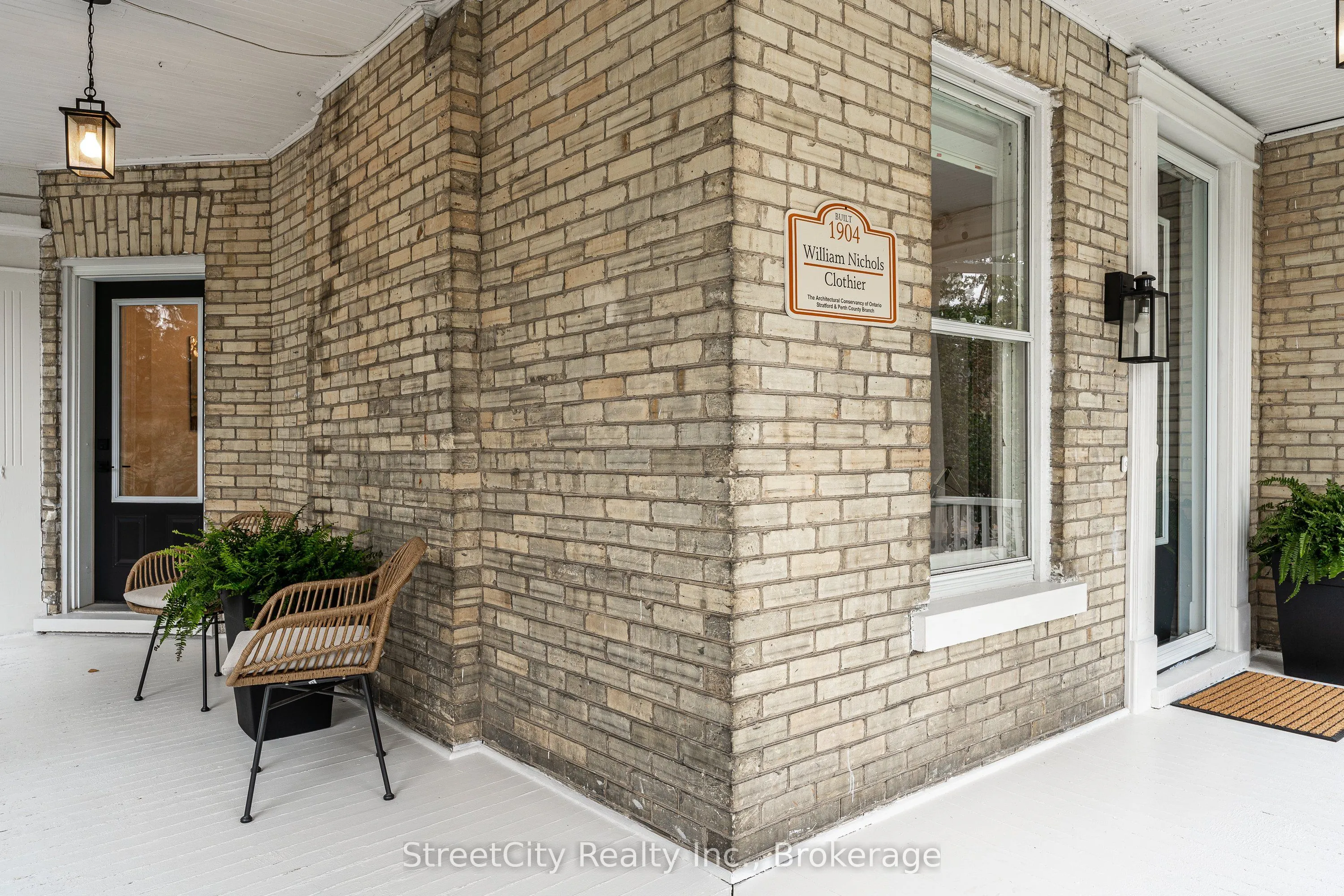 18 Waterloo Street N