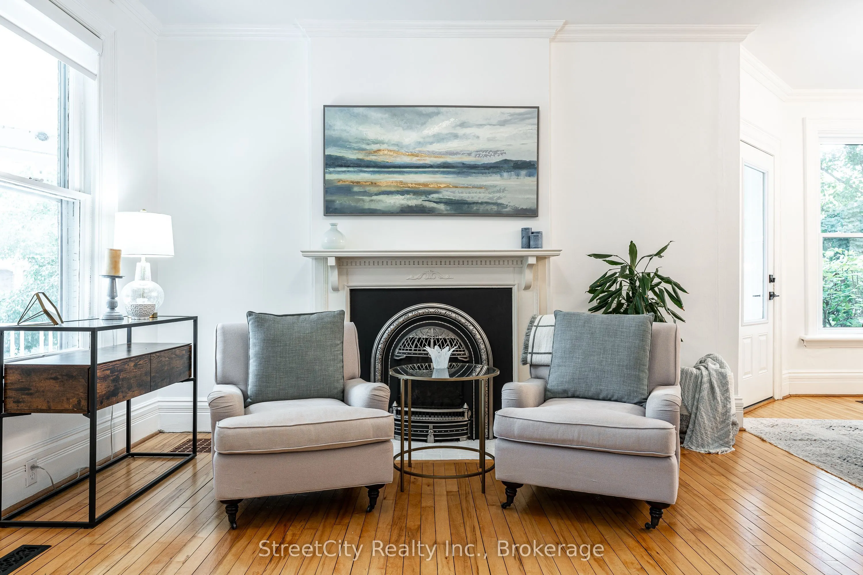 18 Waterloo Street N