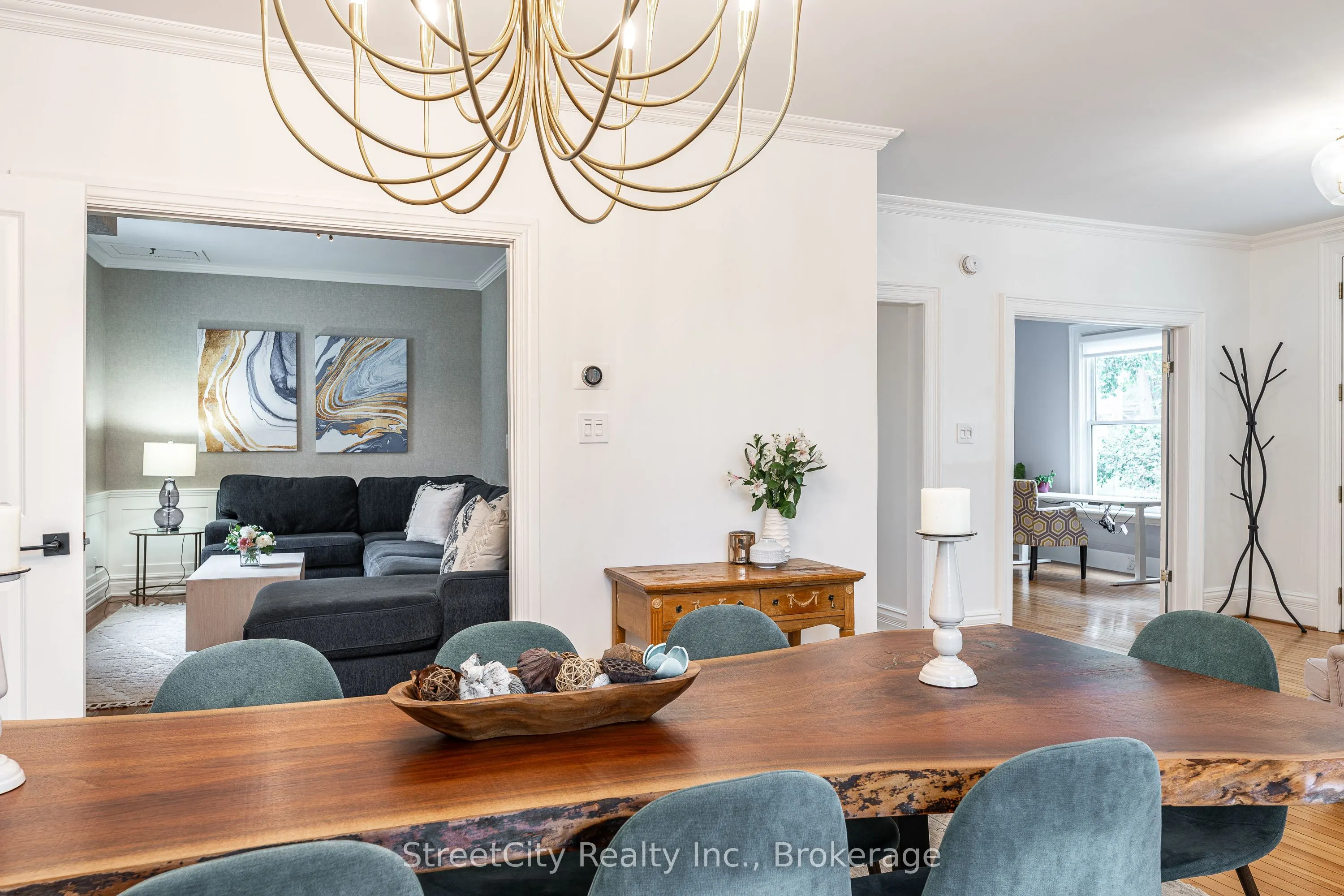 18 Waterloo Street N