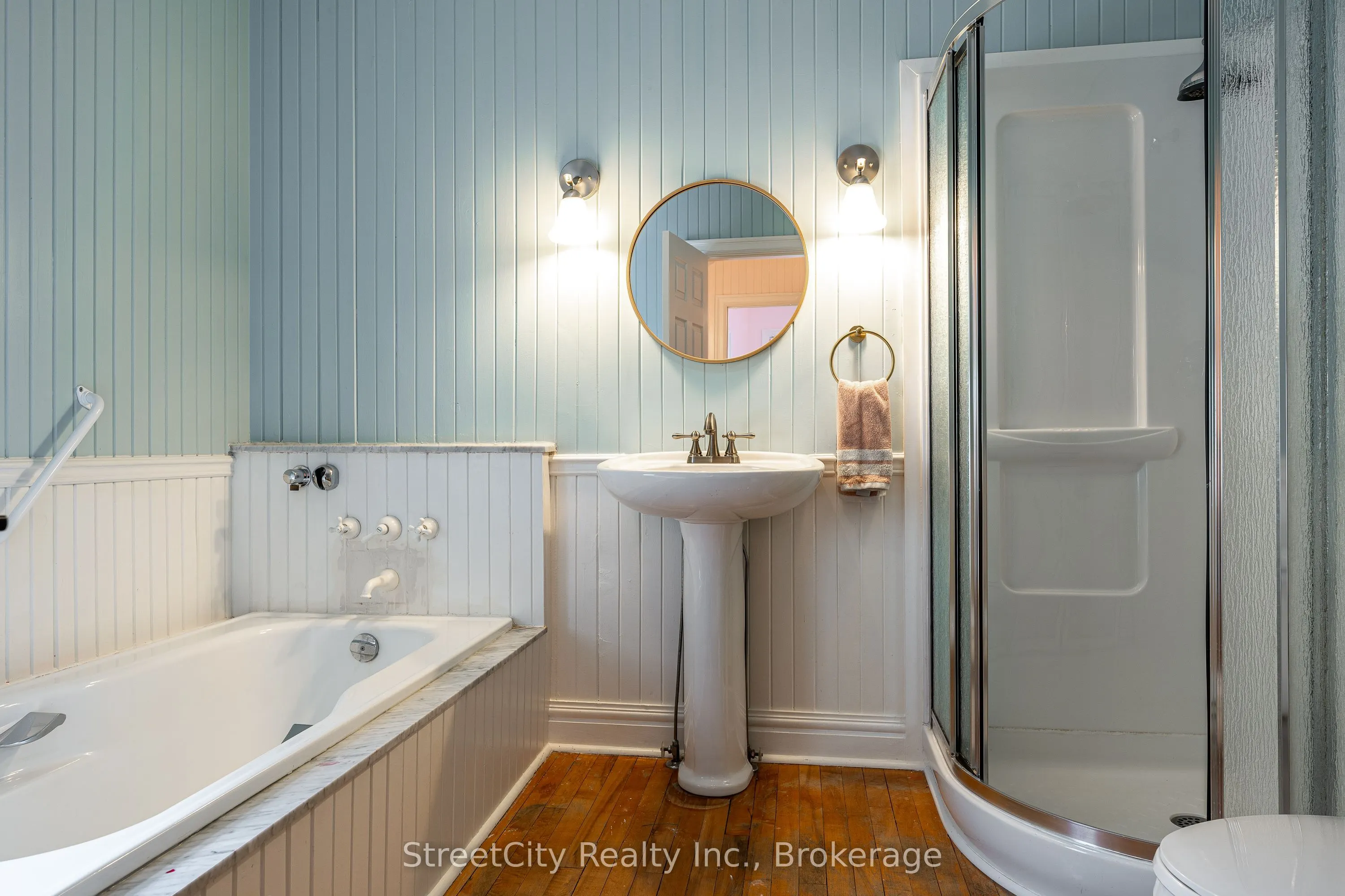 18 Waterloo Street N