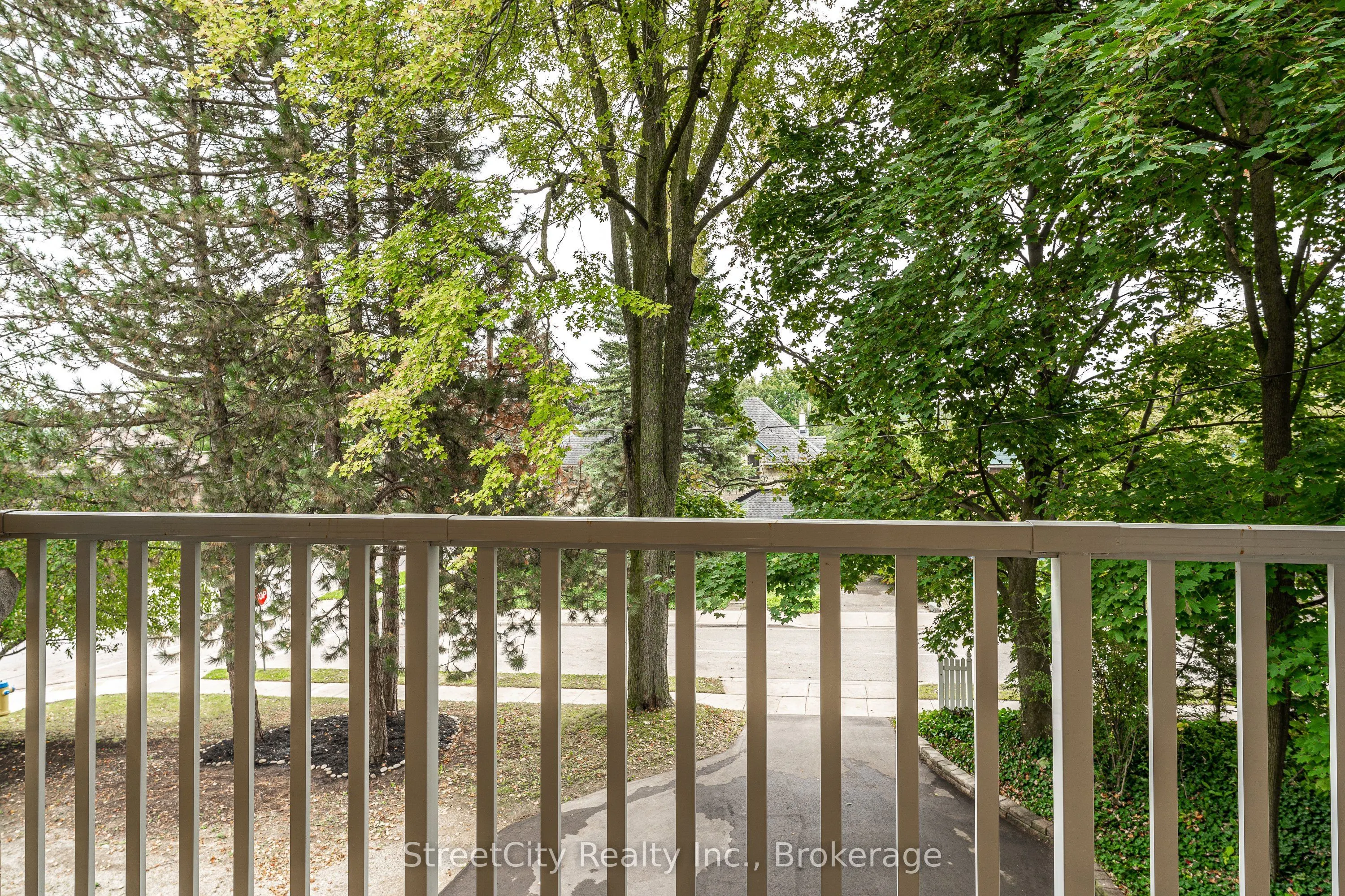 18 Waterloo Street N