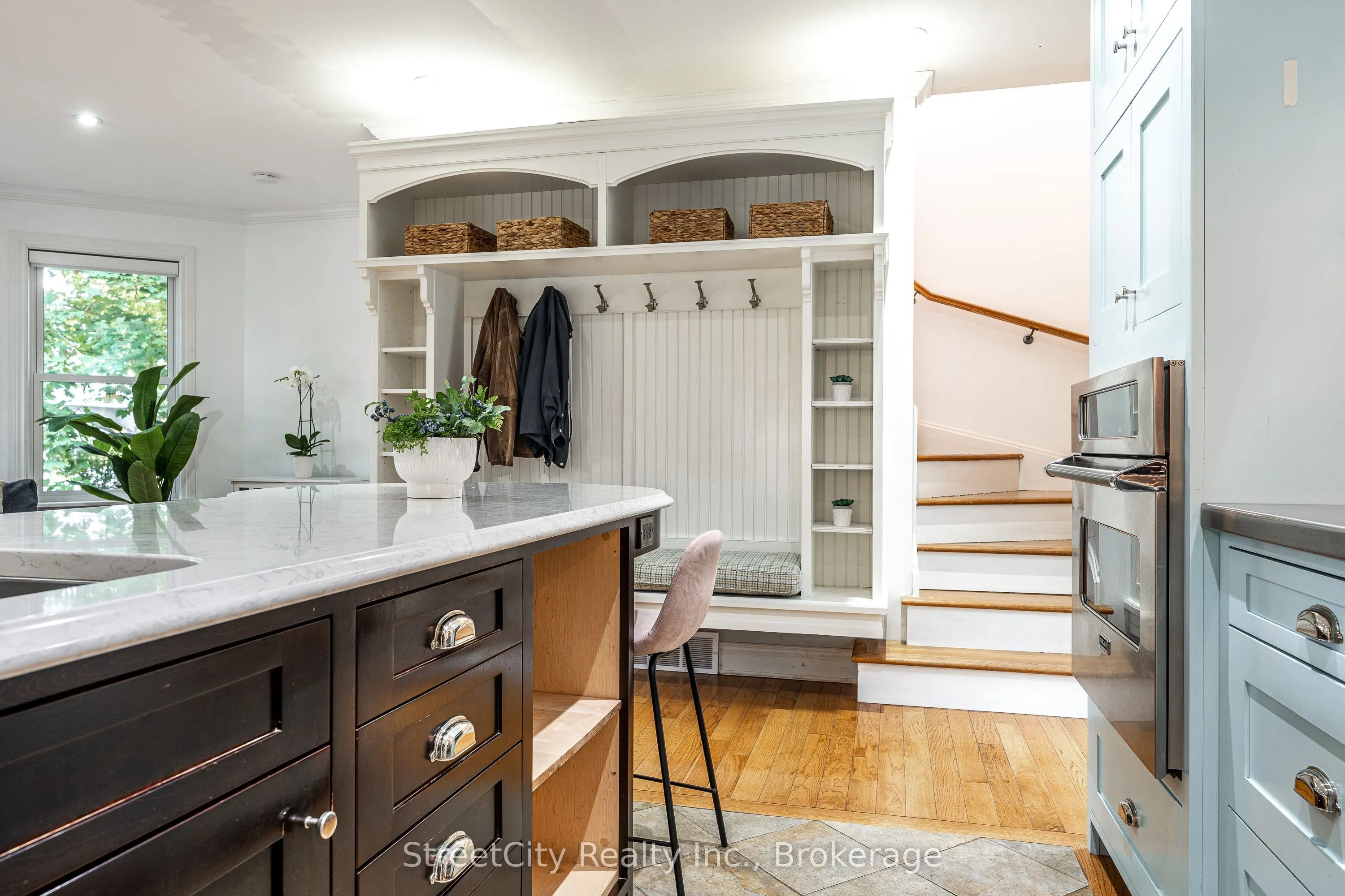 18 Waterloo Street N