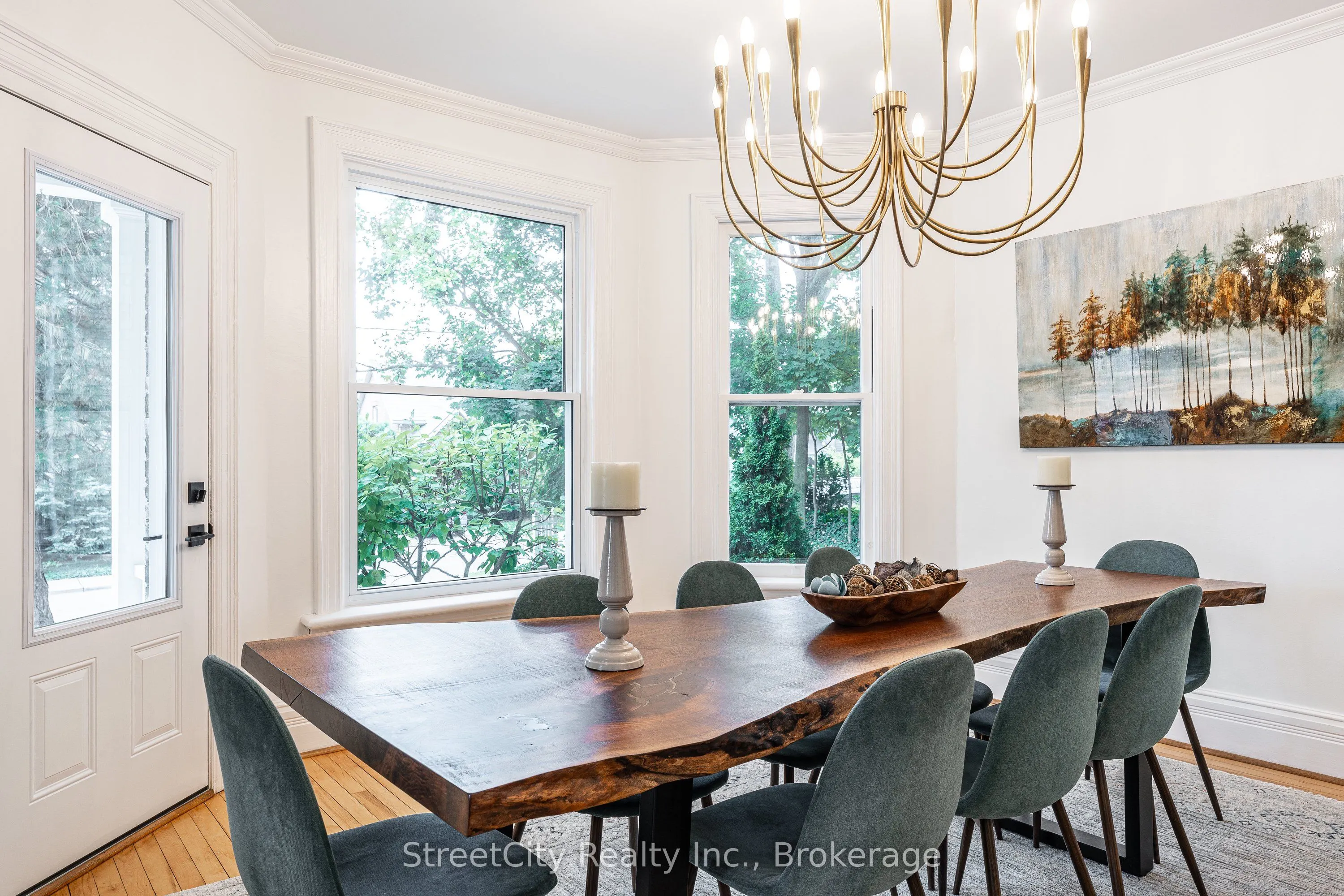 18 Waterloo Street N