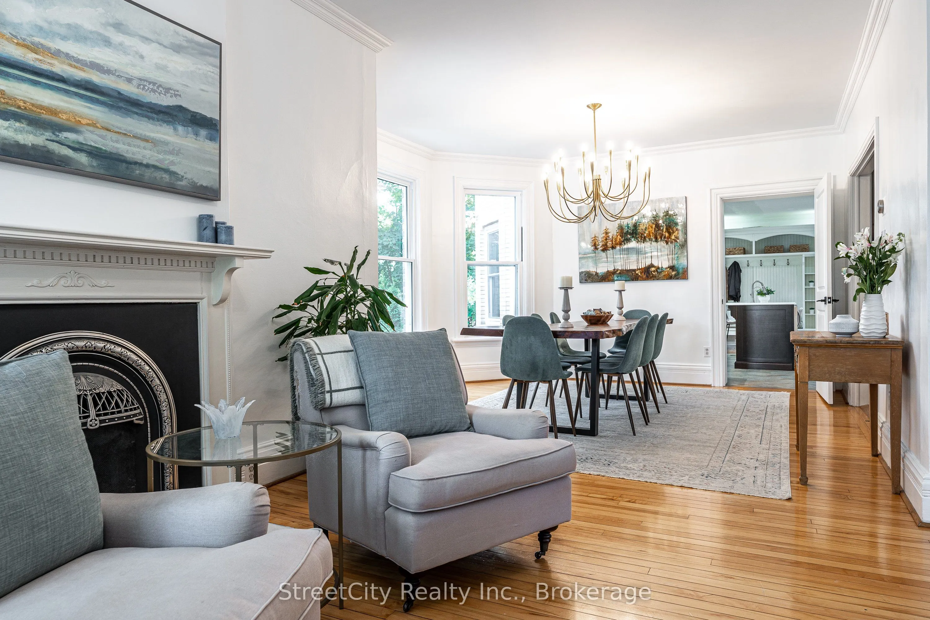 18 Waterloo Street N