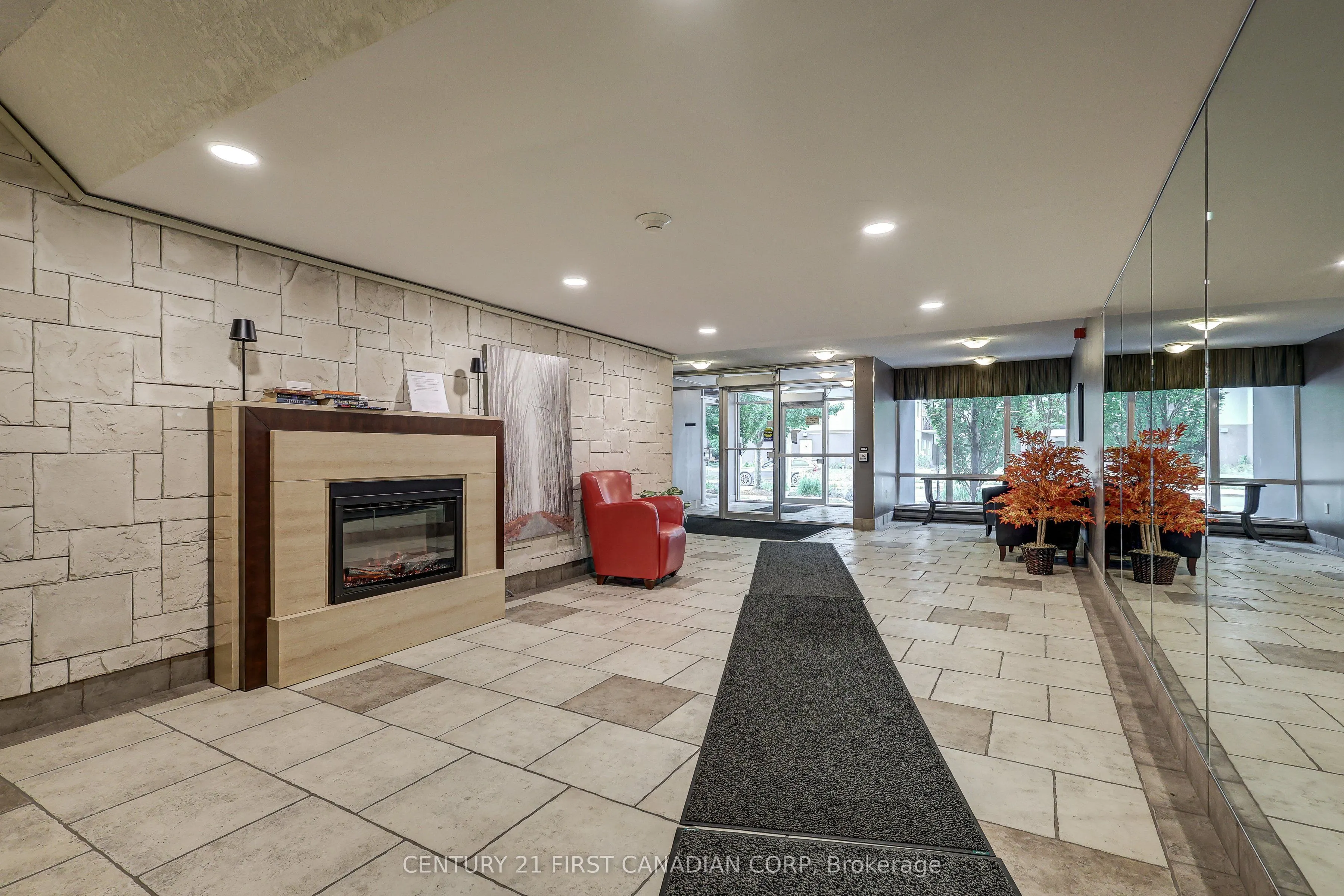 155 Kent Street, #506