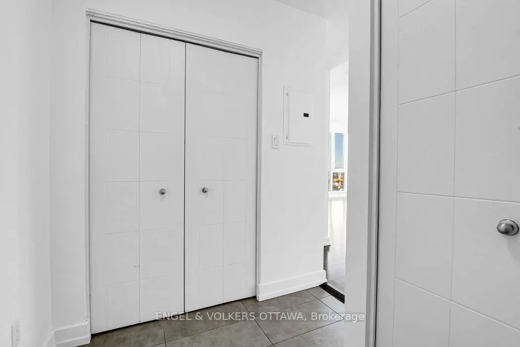 179 Metcalfe Street, #2006