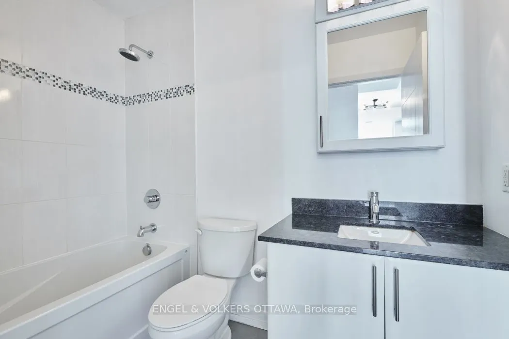 179 Metcalfe Street, #2006