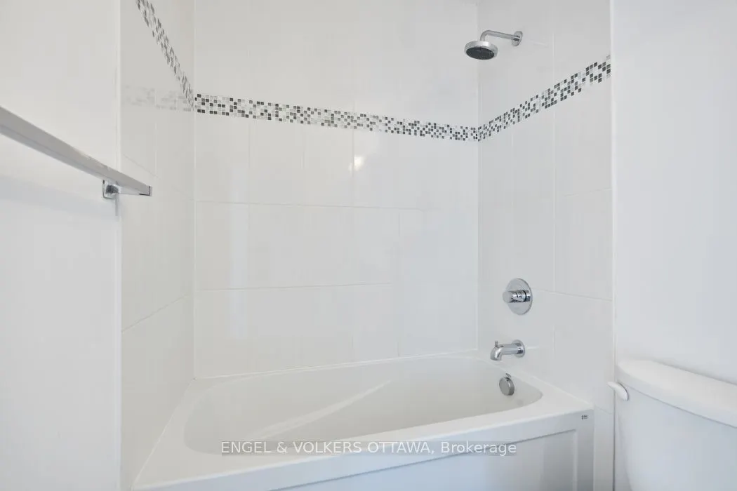 179 Metcalfe Street, #2006