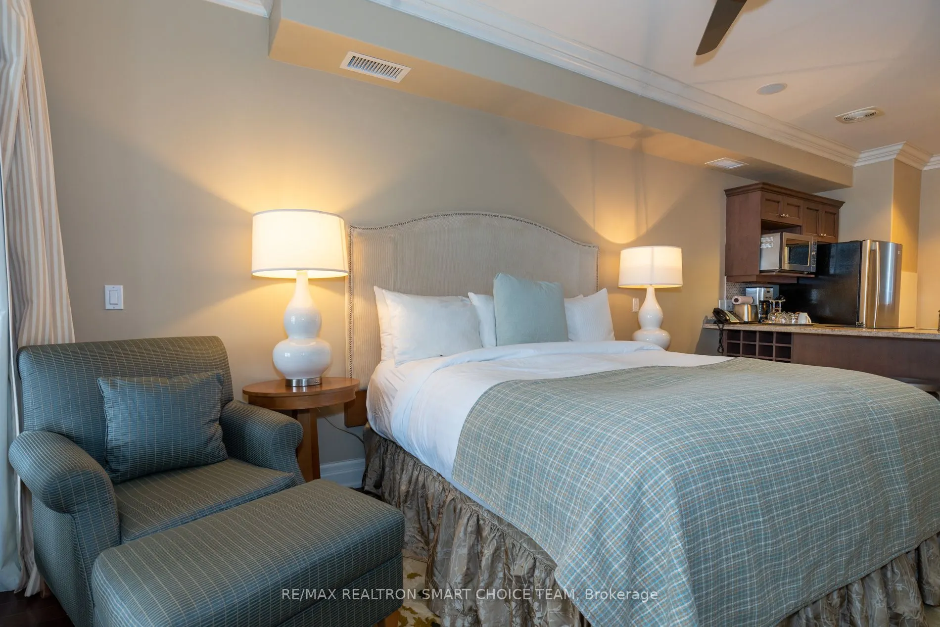 1869 Muskoka 118 Road W, #L204-C1