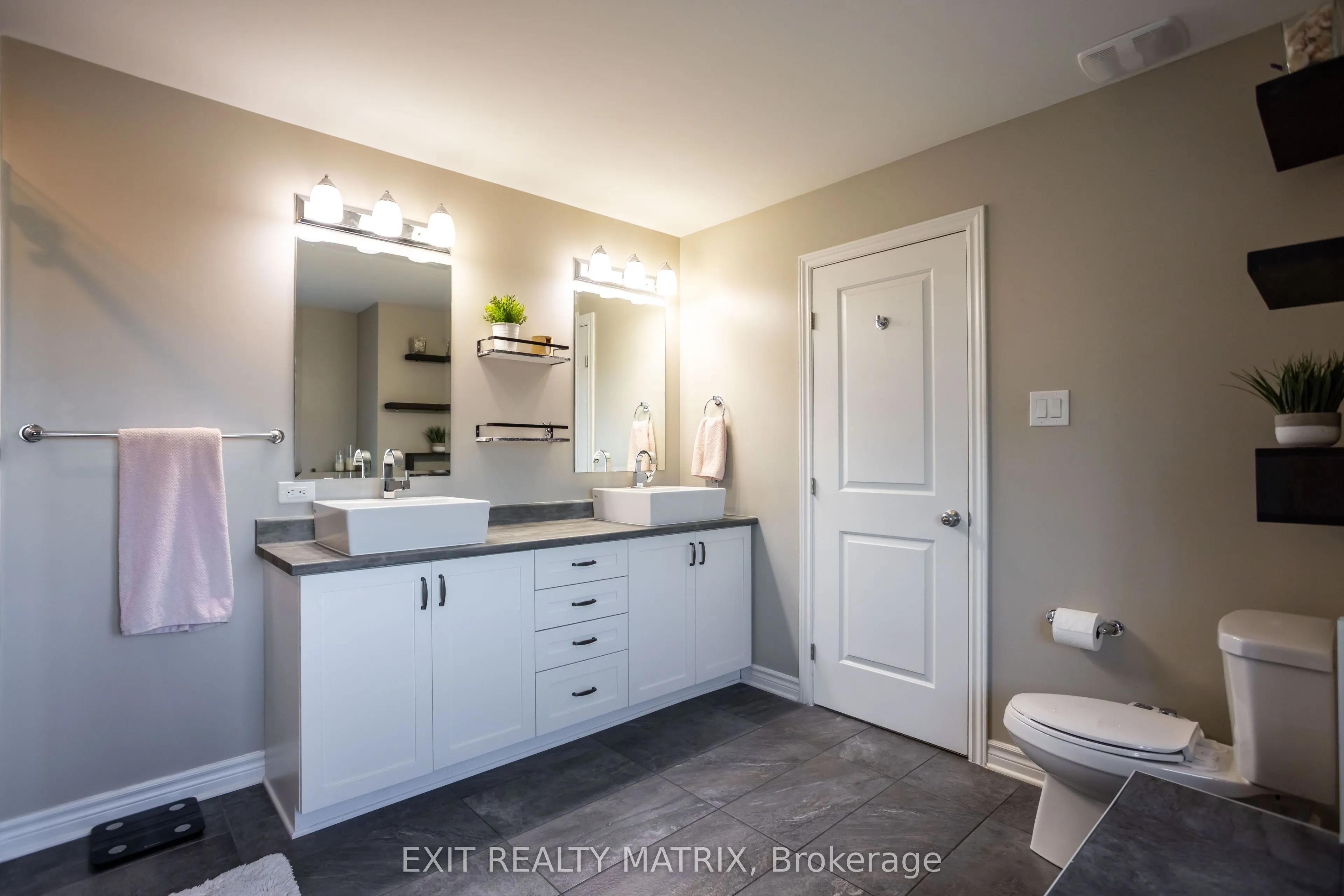 573 Strasbourg Street