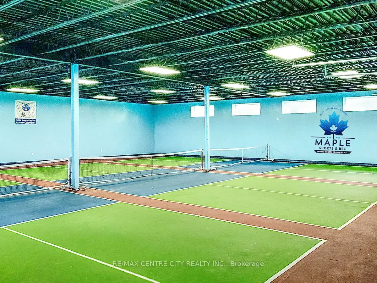 284 Adelaide Street S