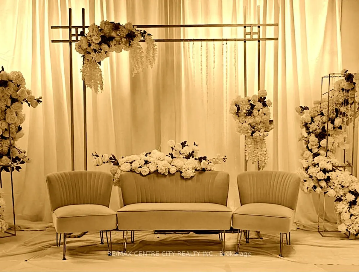 284 Adelaide Street S