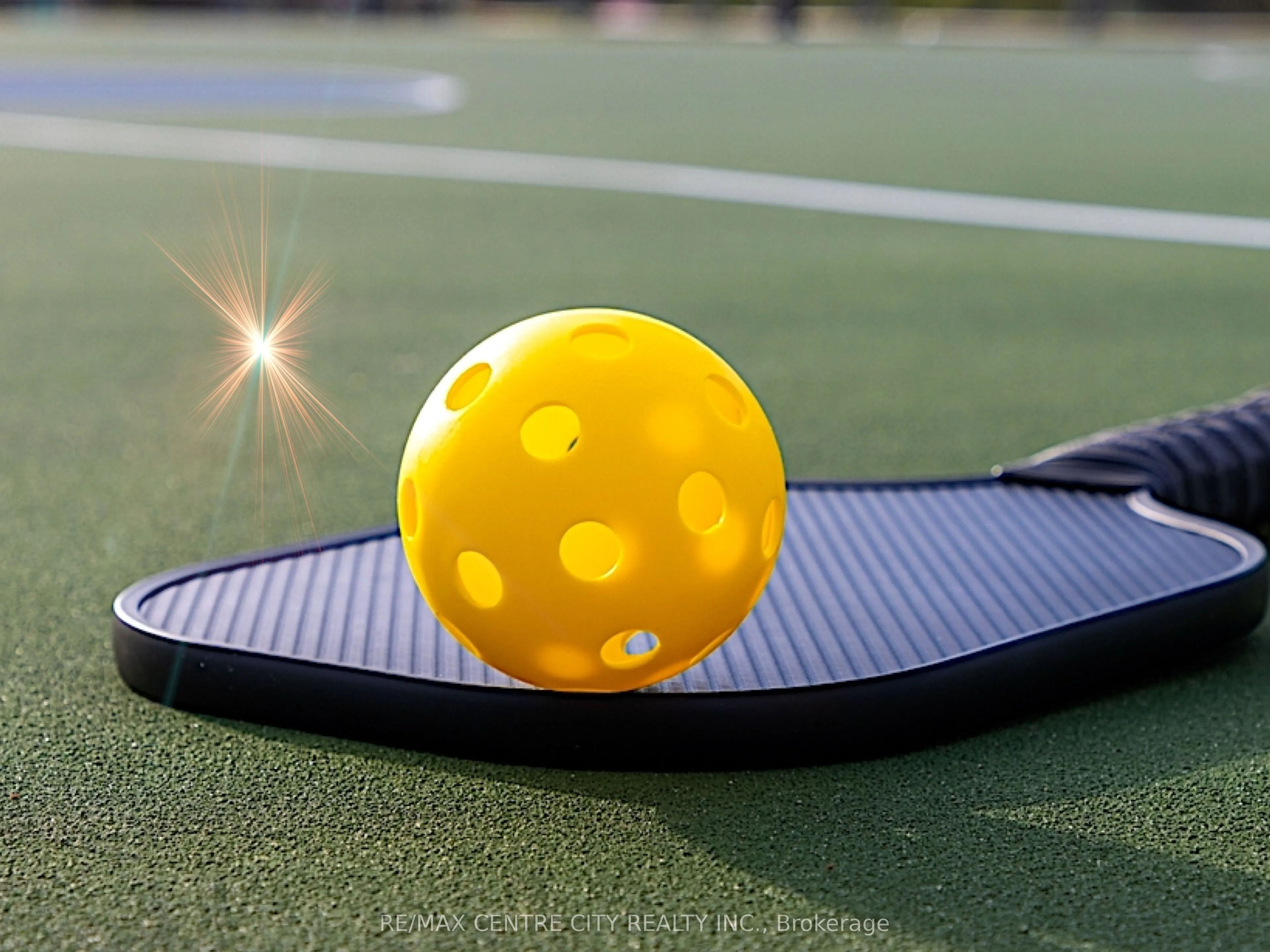 284 Adelaide Street S