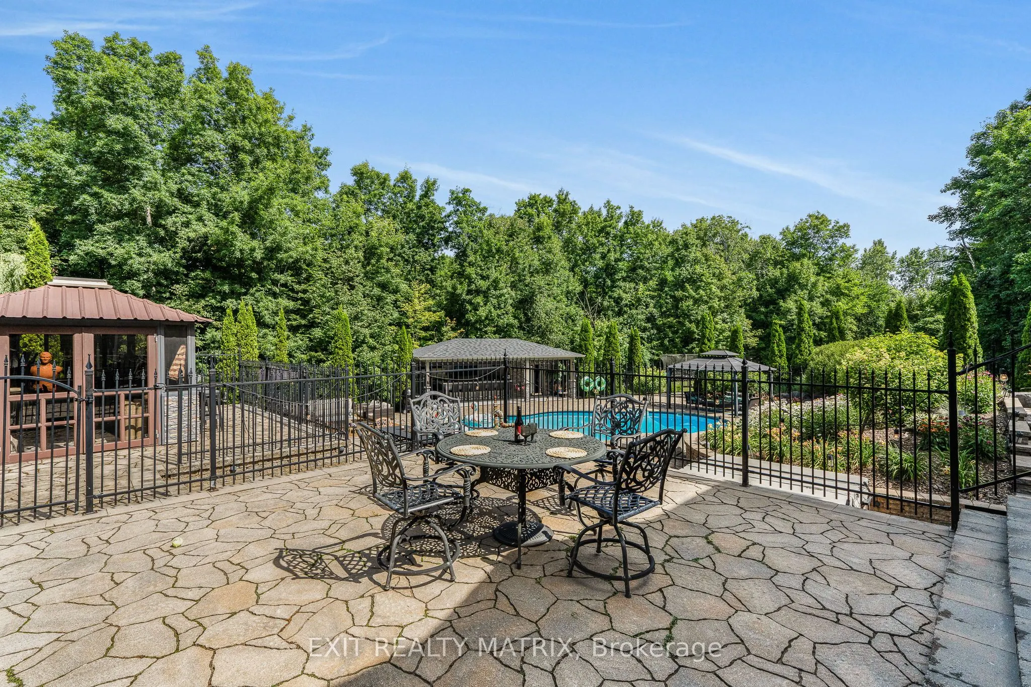 1271 GEORGES VANIER Drive