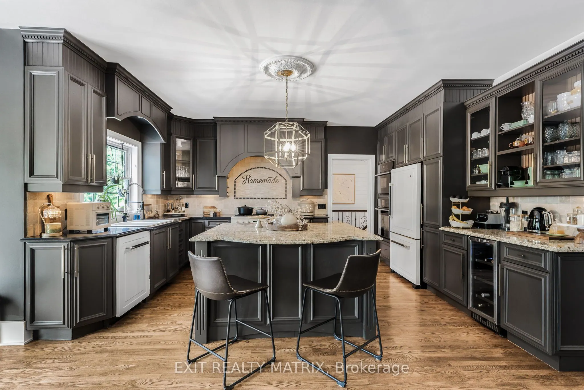 1271 GEORGES VANIER Drive