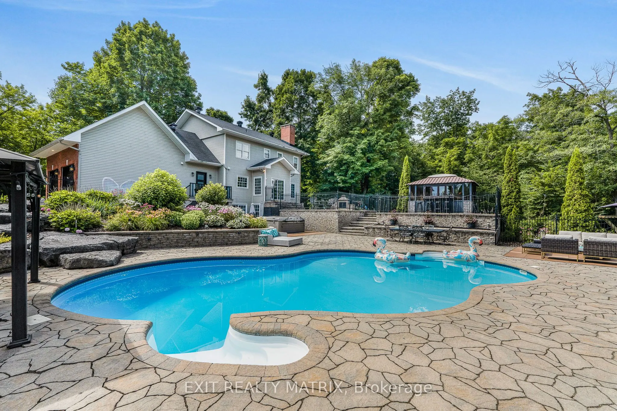 1271 GEORGES VANIER Drive