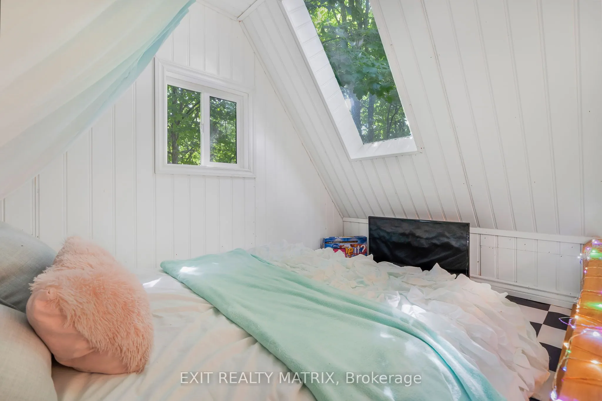 1271 GEORGES VANIER Drive