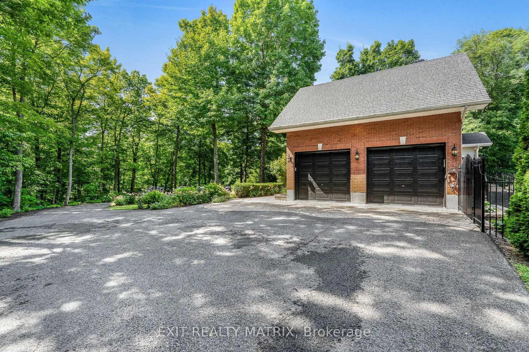 1271 GEORGES VANIER Drive