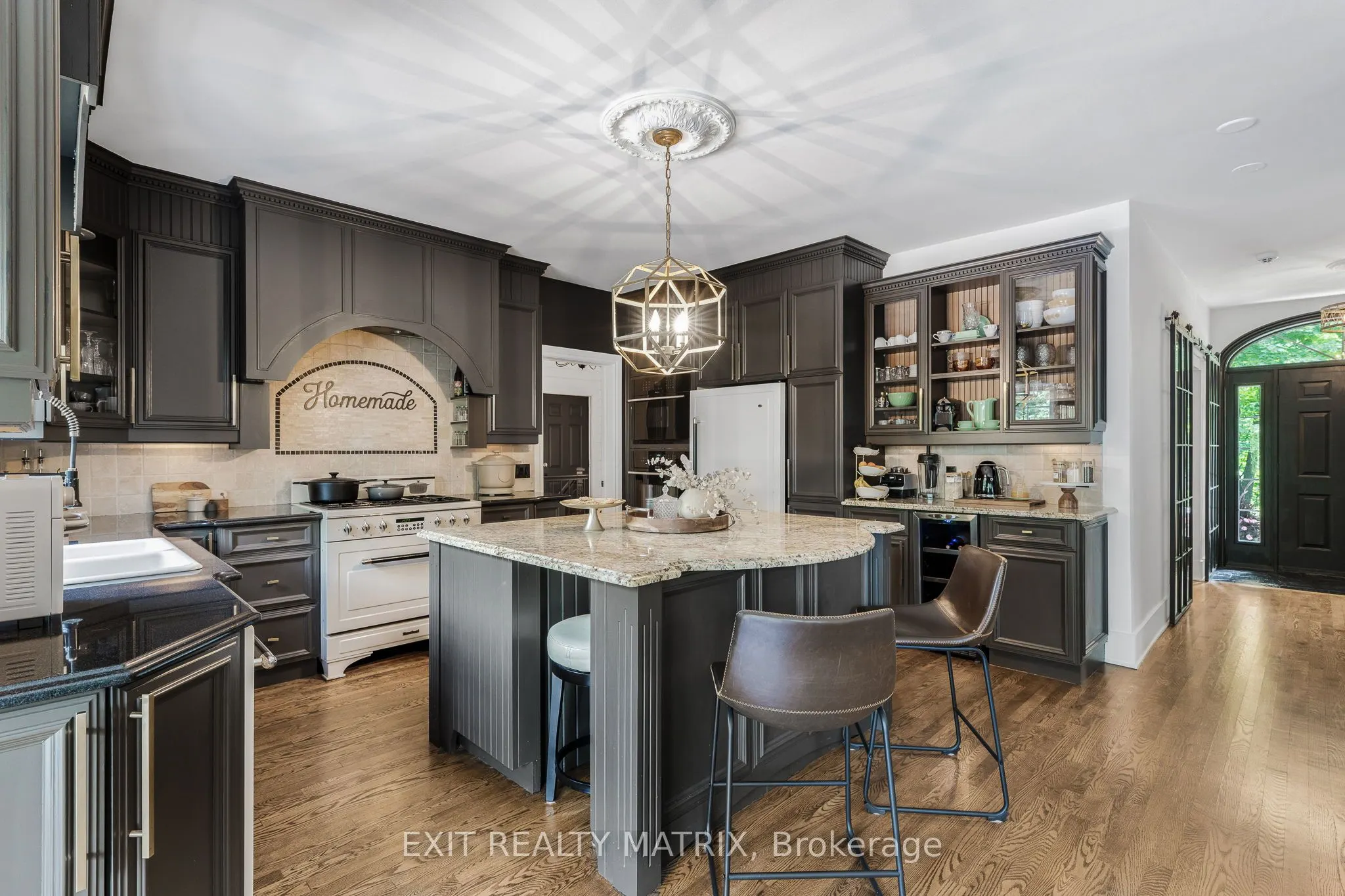 1271 GEORGES VANIER Drive