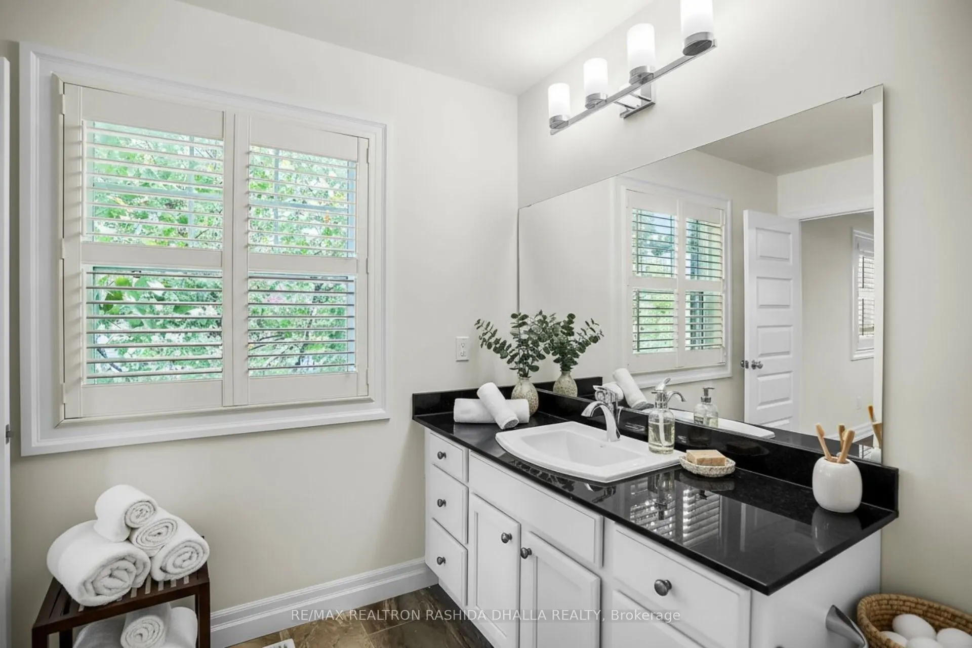 1850 Beaverbrook Avenue, #18