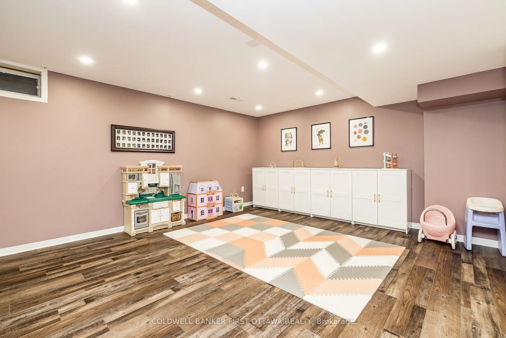 491 MEADOWBREEZE Drive