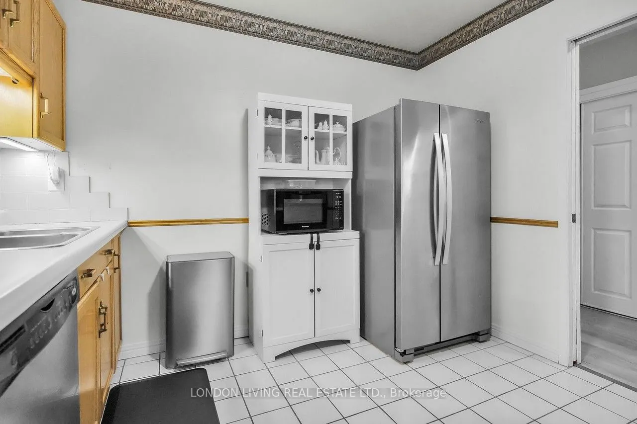 549 Ridout Street N, #604