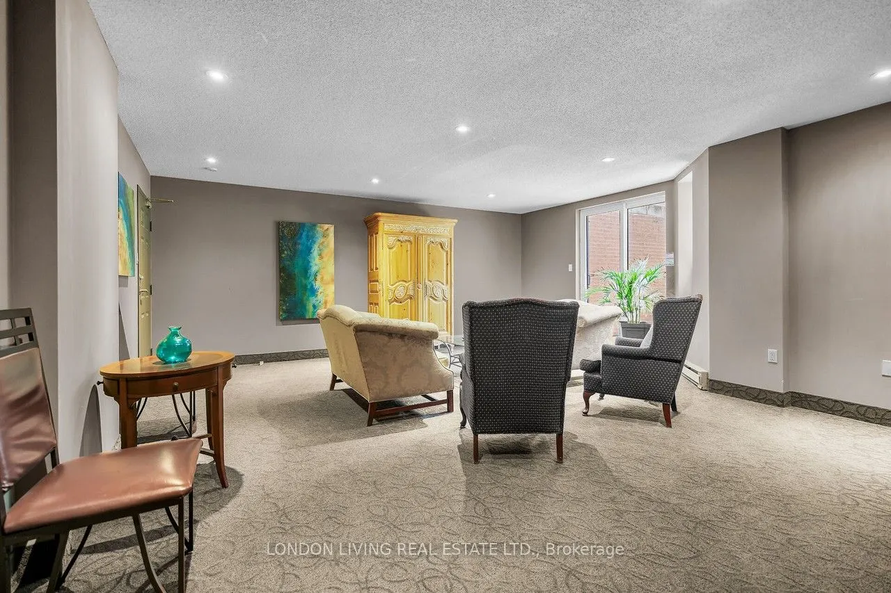 549 Ridout Street N, #604