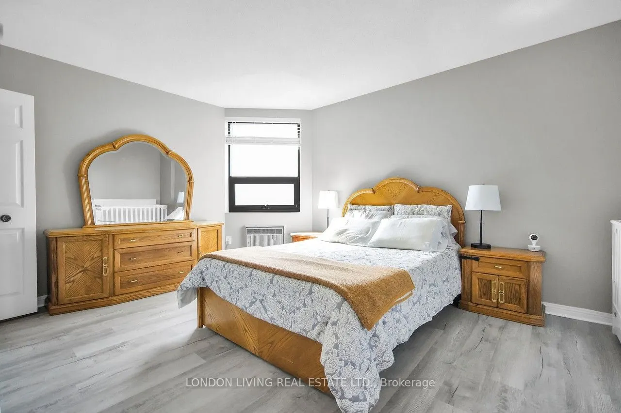 549 Ridout Street N, #604