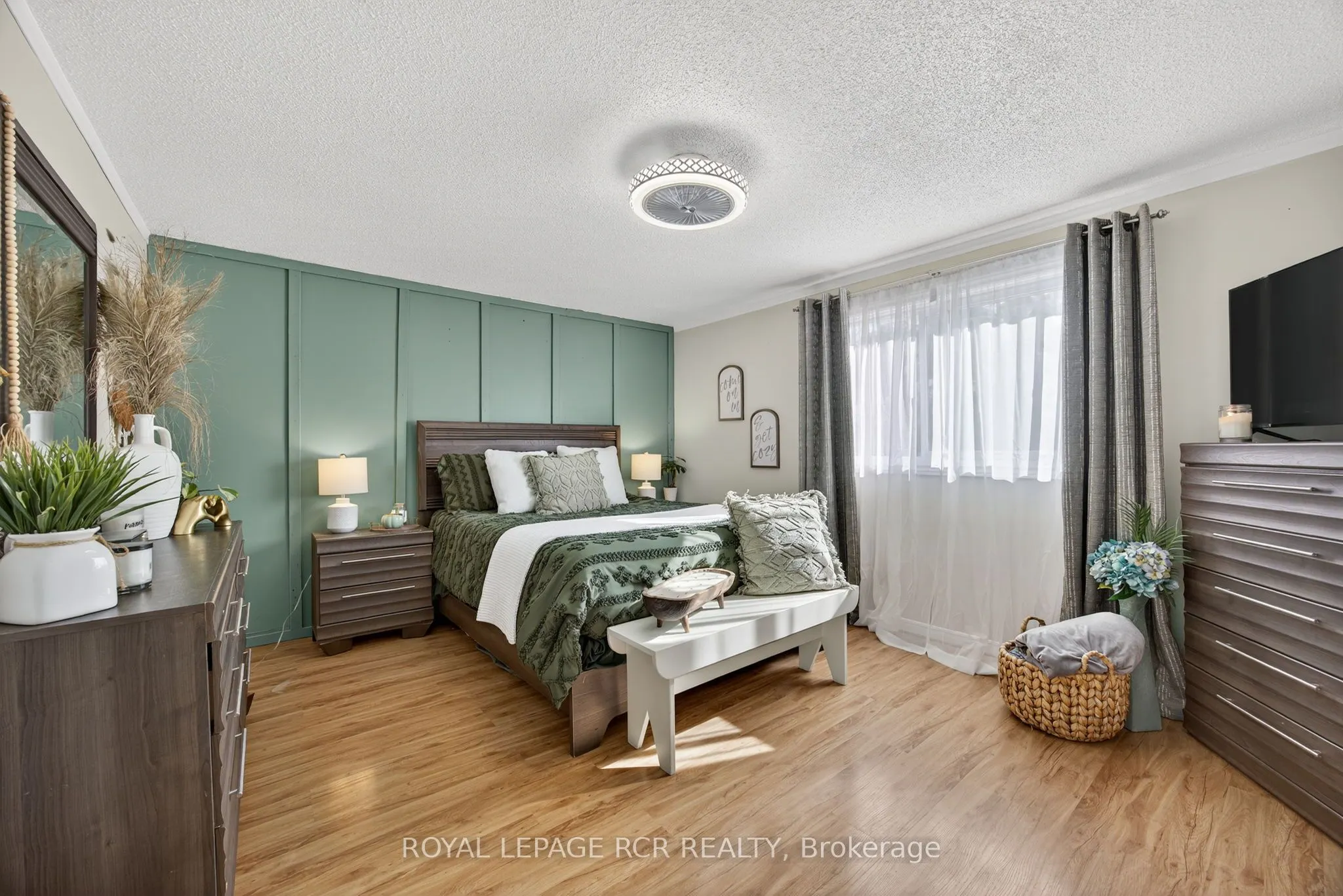 511 Pineview Gardens