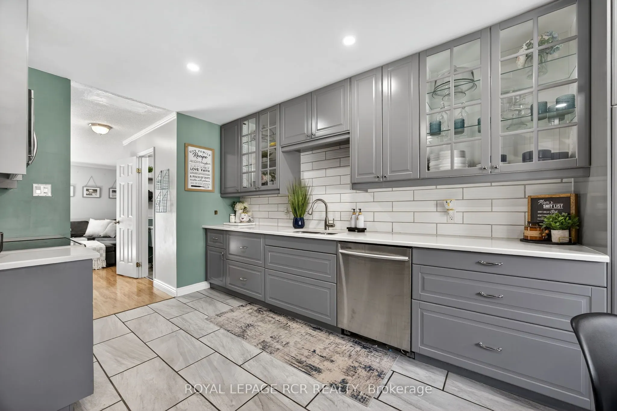 511 Pineview Gardens