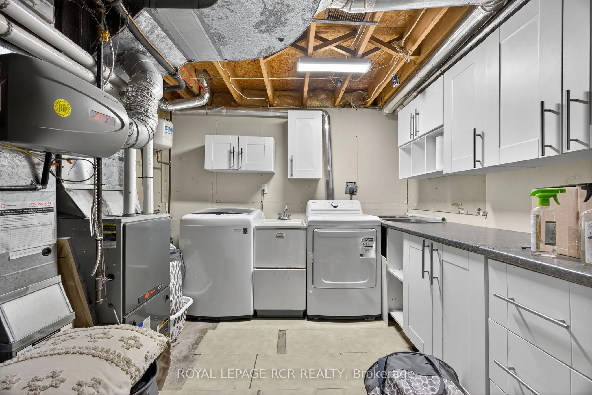 511 Pineview Gardens