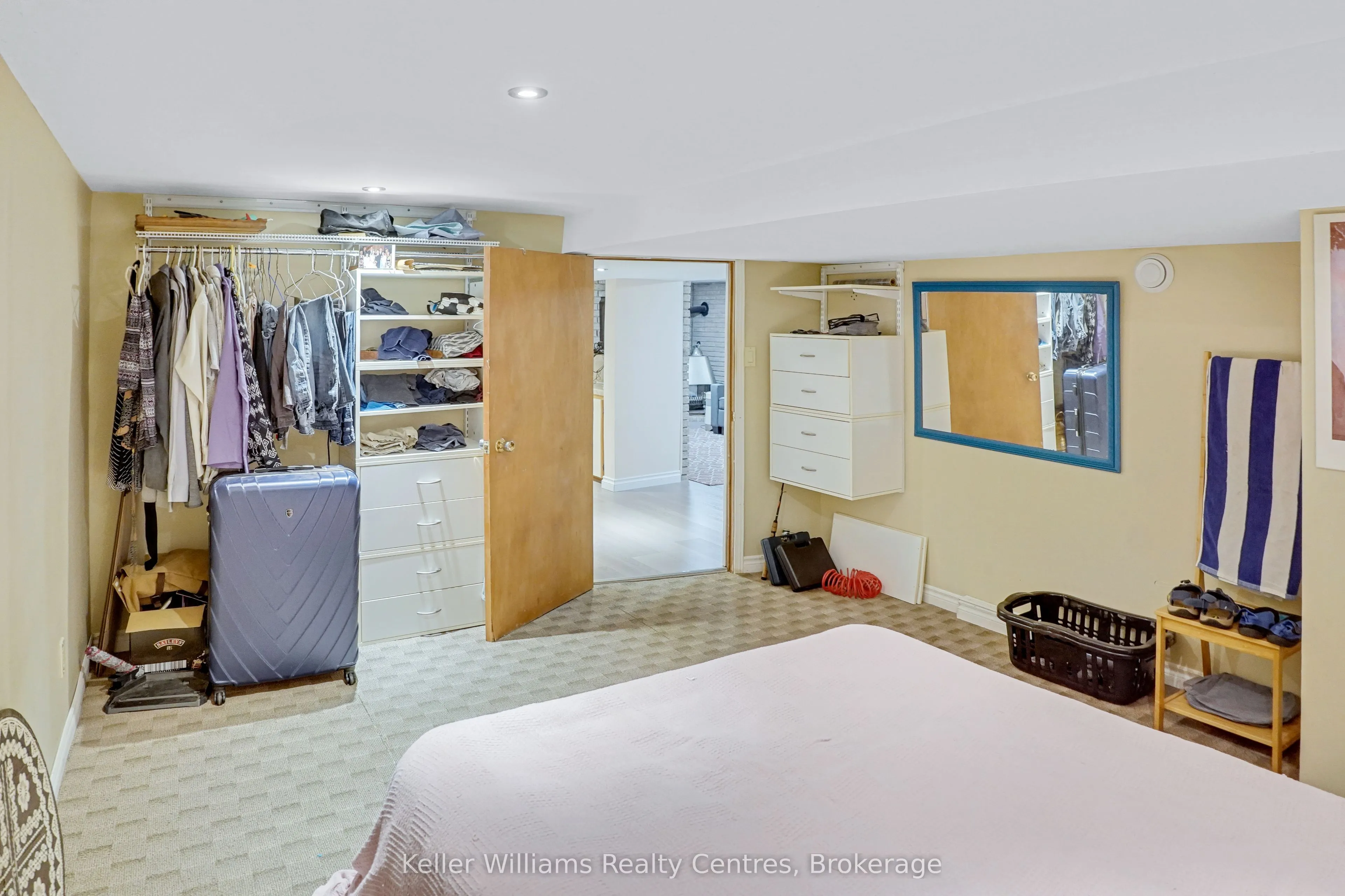 202 Bennett Street W