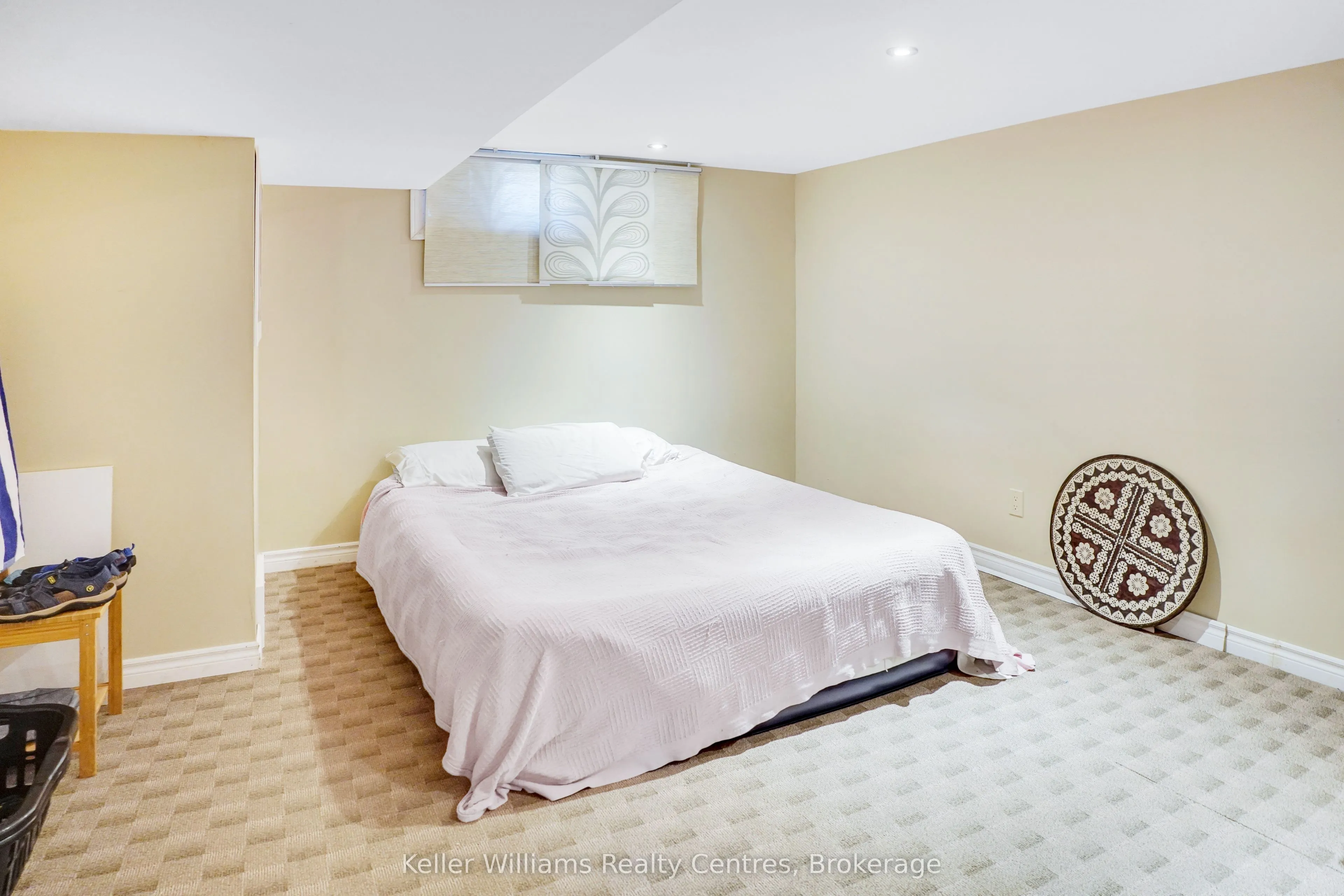 202 Bennett Street W