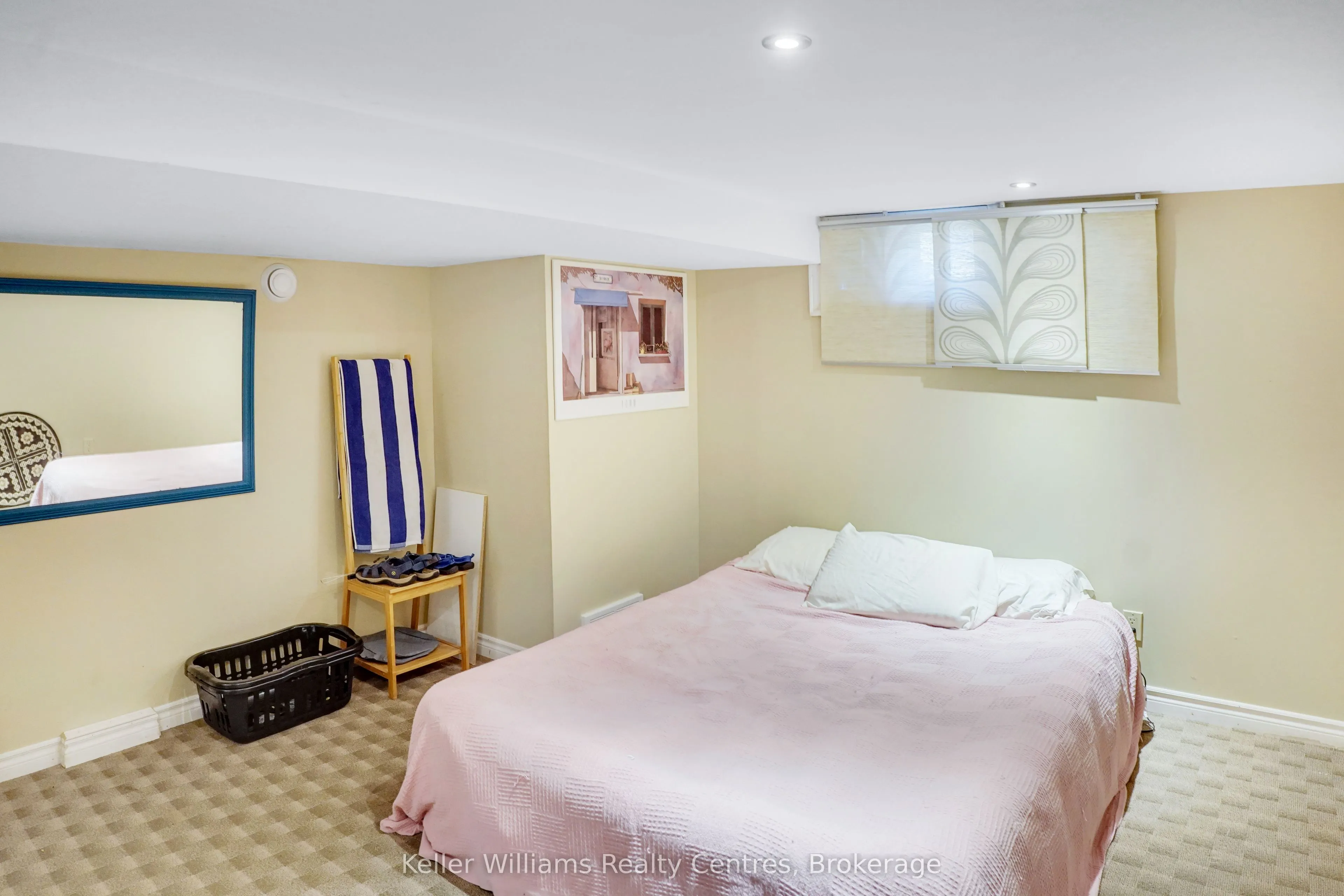 202 Bennett Street W