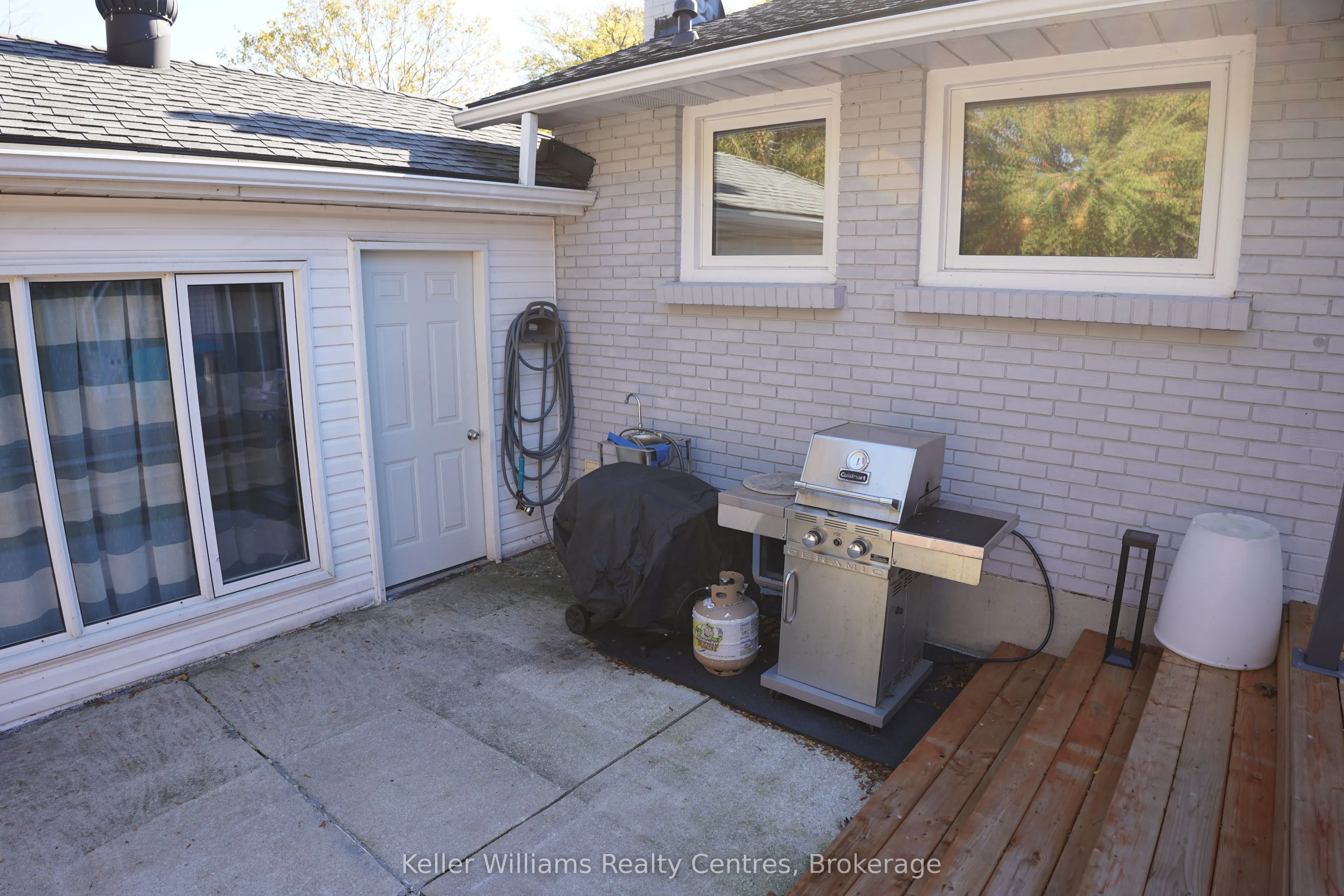 202 Bennett Street W