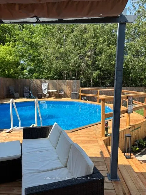 202 Bennett Street W