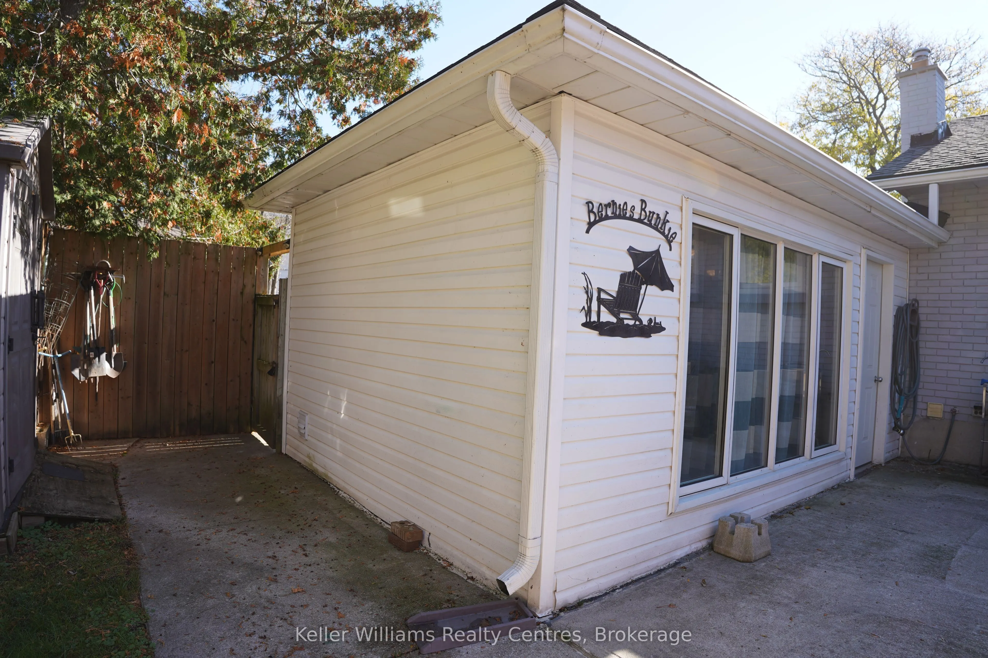 202 Bennett Street W