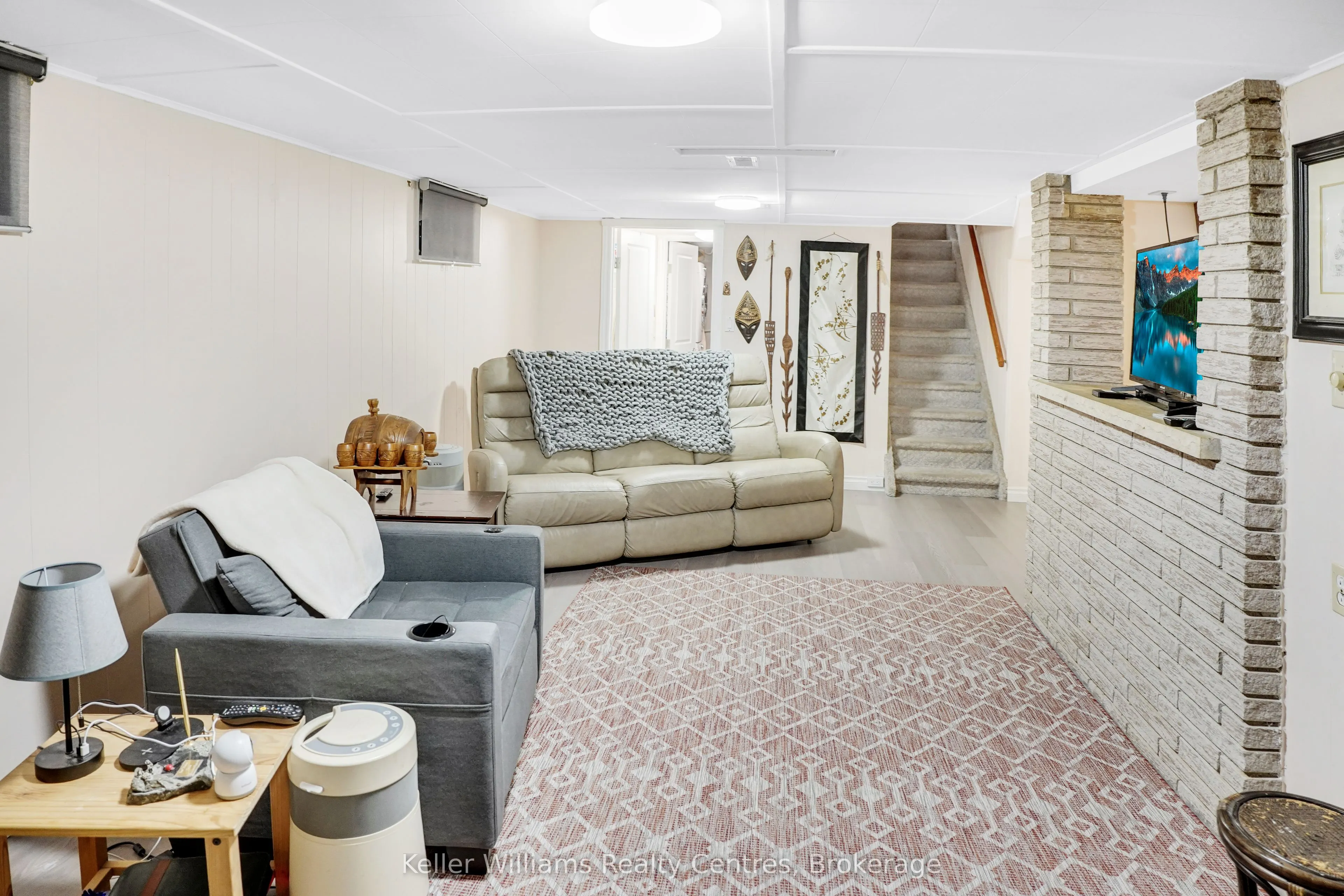 202 Bennett Street W